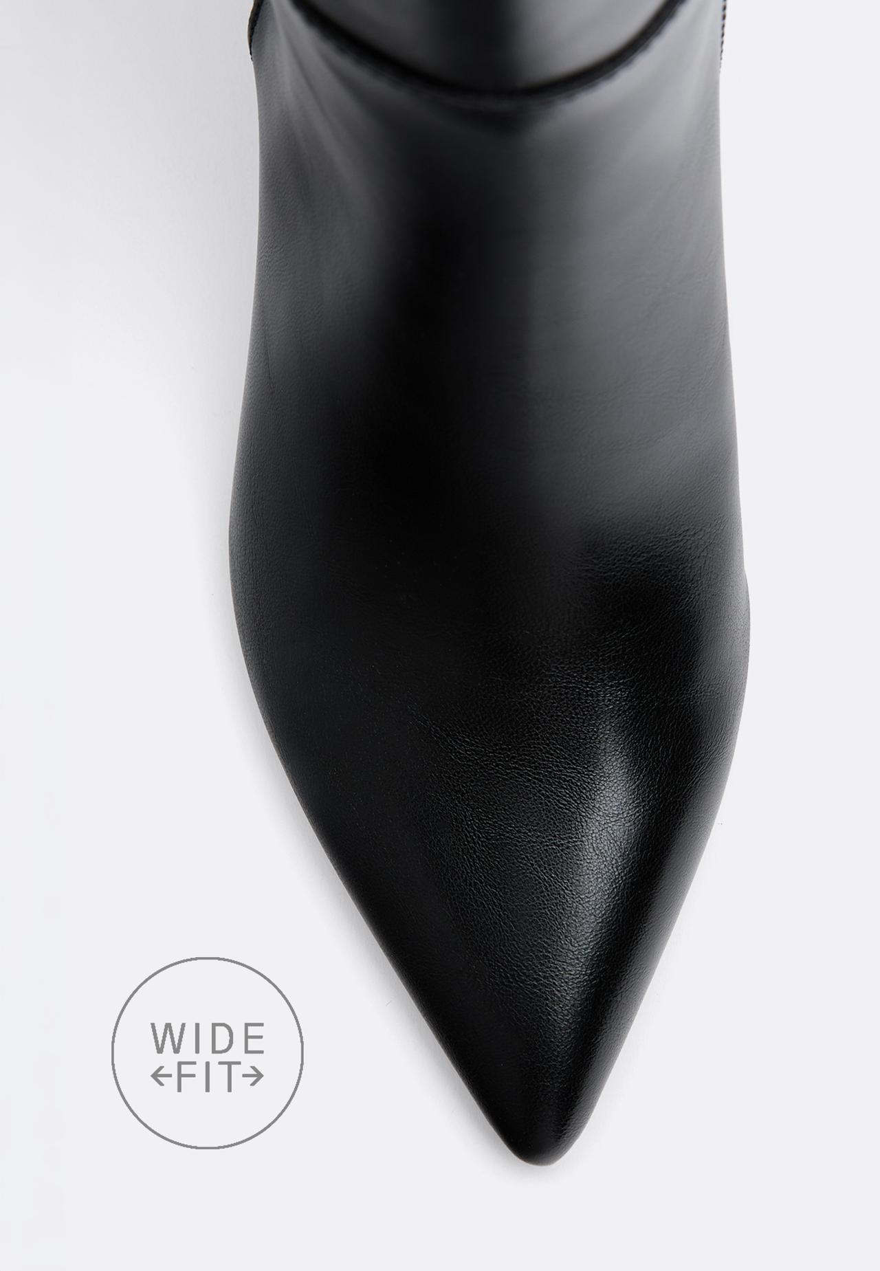 wide-leg. Tall block-heel boots — BLACK