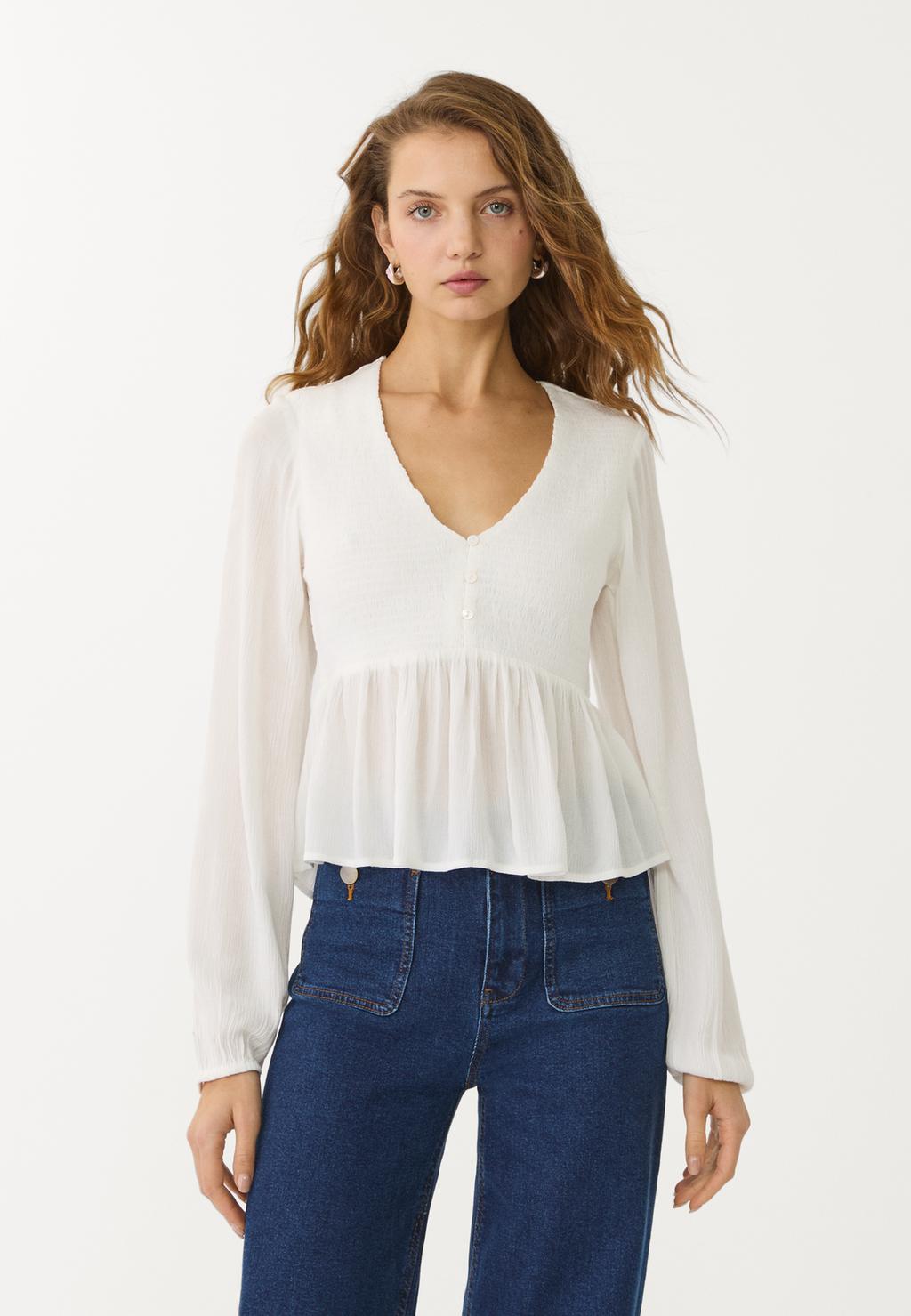 Loose blouse with ruffles