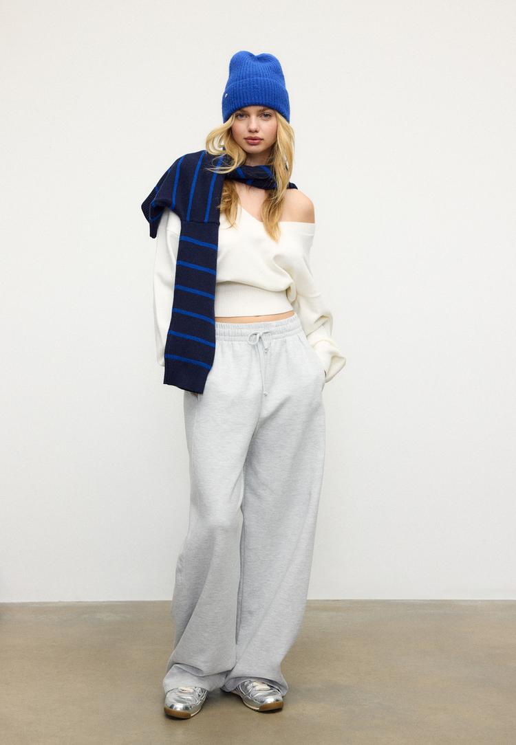 Stradivarius Πουλόβερ Με Λαιμόκοψη V Και Μανίκια Νυχτερίδα Εκρού Xs