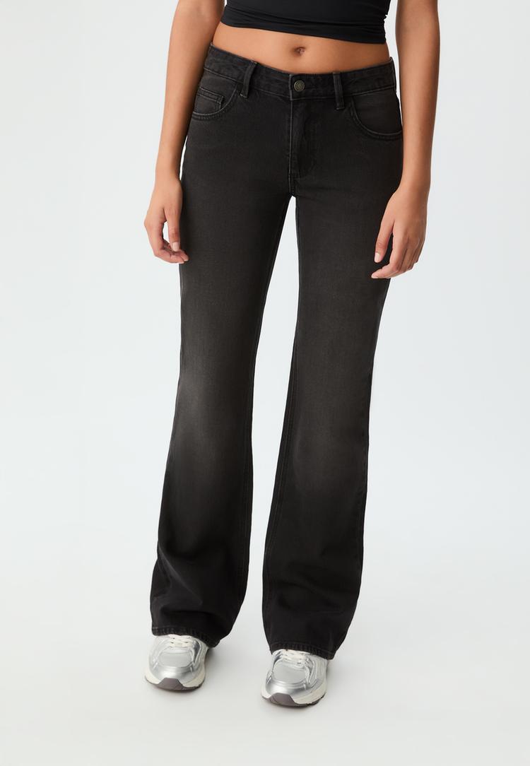 Stradivarius Jeans Bootcut Fit Låg Midja 40