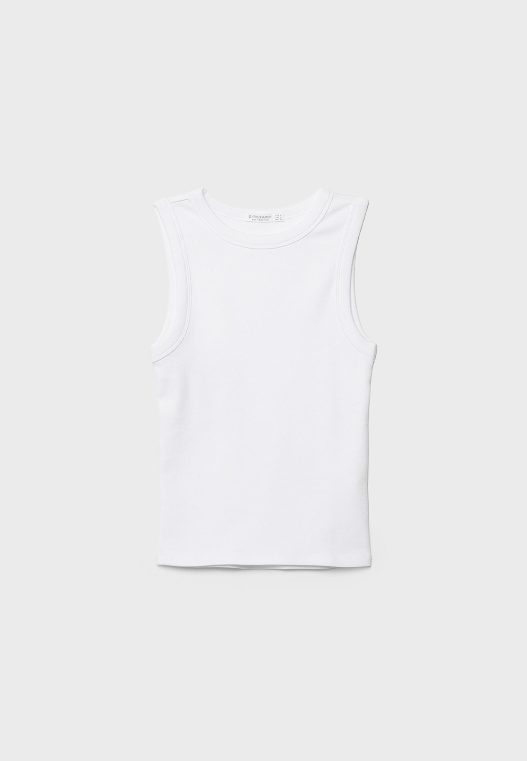 B04 Basic fitted sleeveless top — White