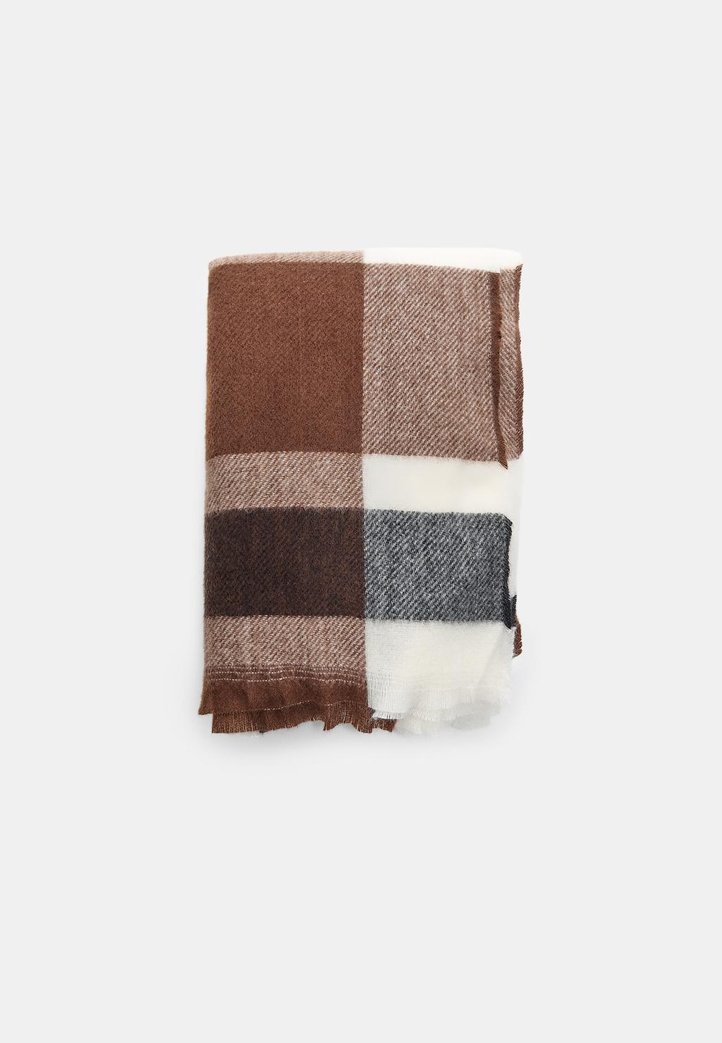 وشاح بطبعة مربعات