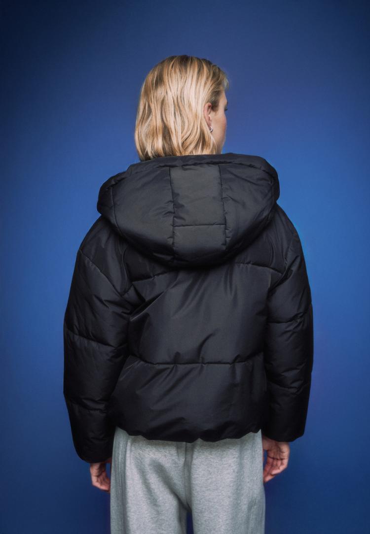 cazadora acolchada oversize capucha
