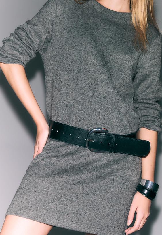 korte gebreide jurk met ceintuur