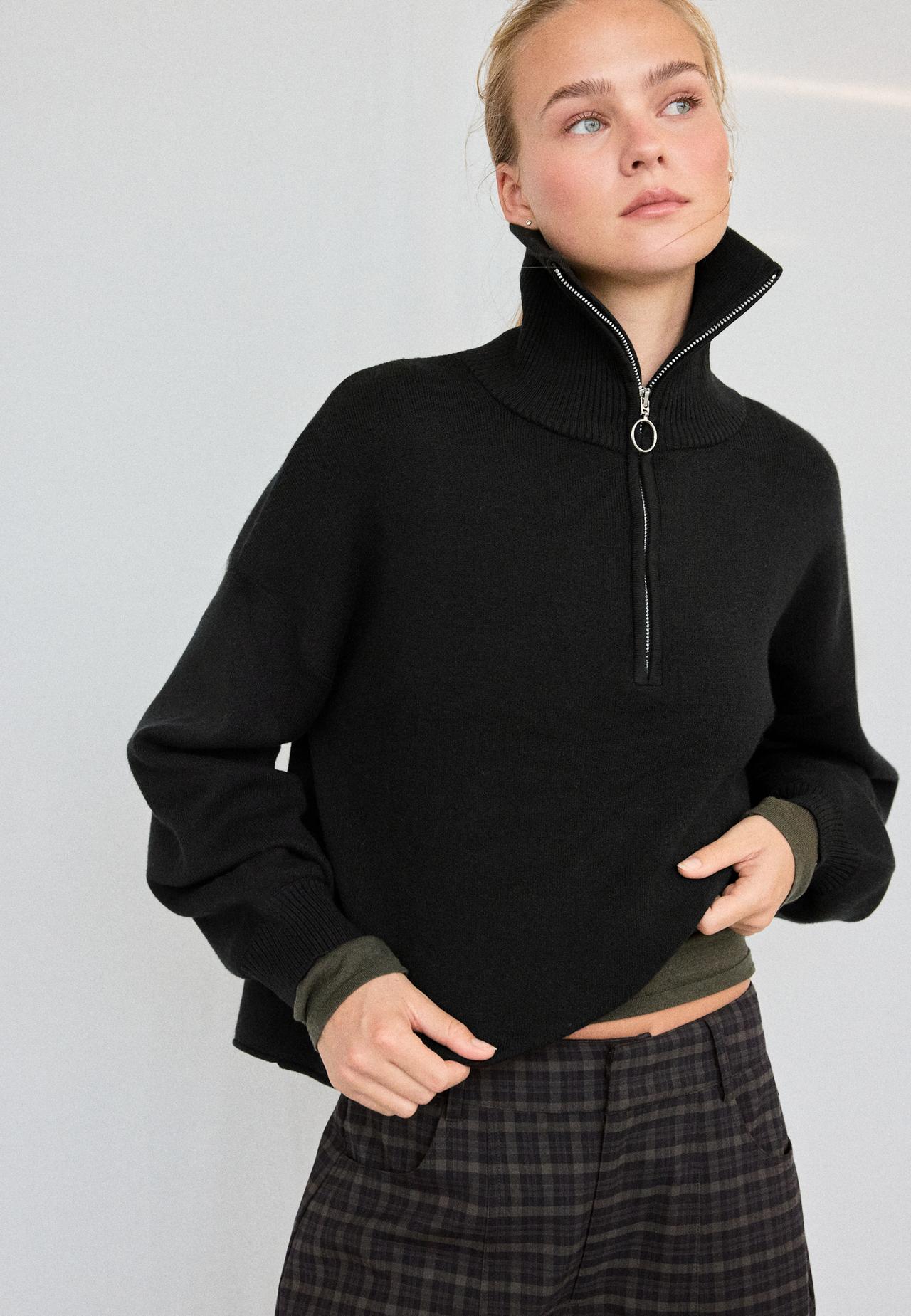 Zip-up knit sweater — Black