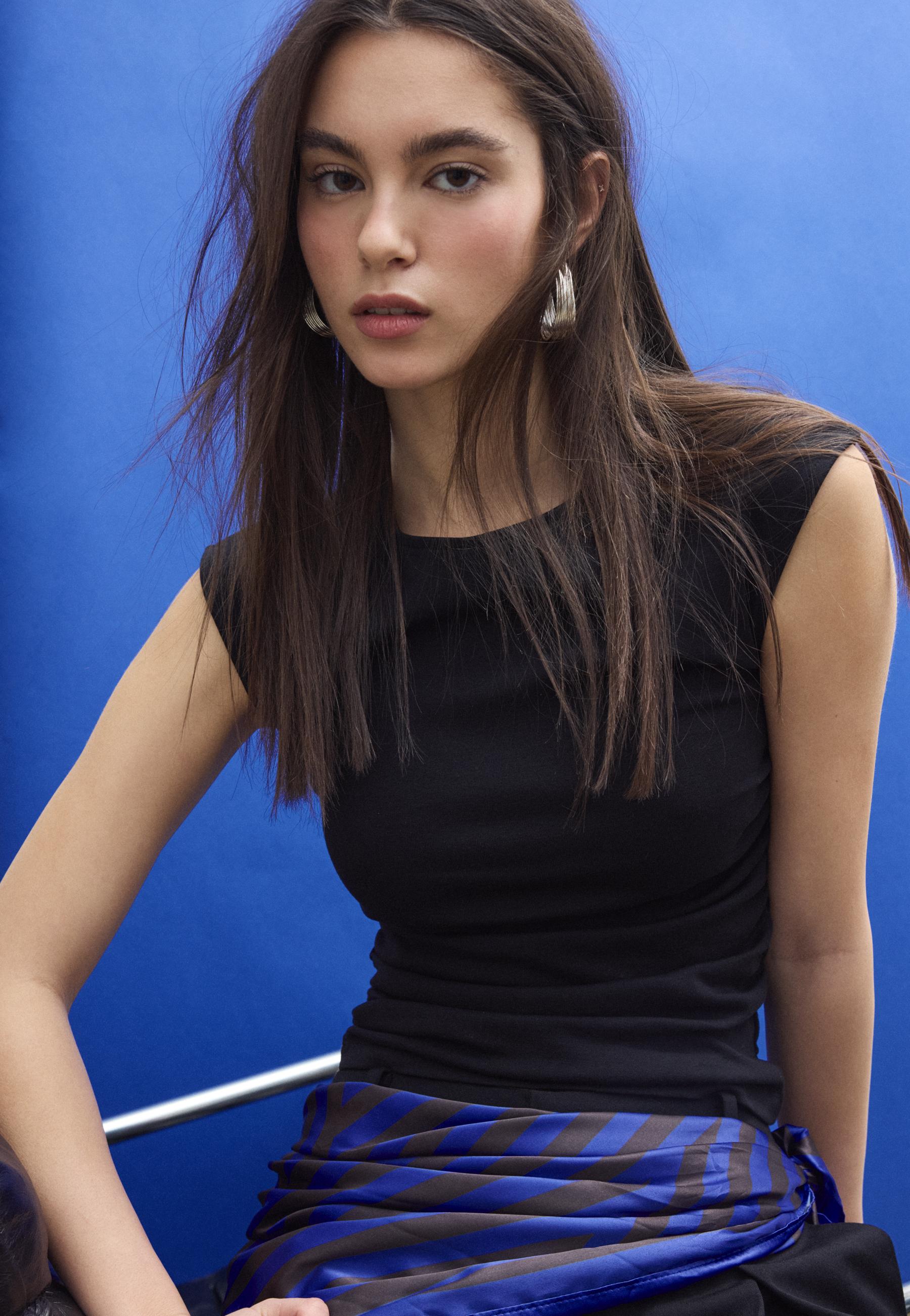 Basic fitted büzgülü t-shirt