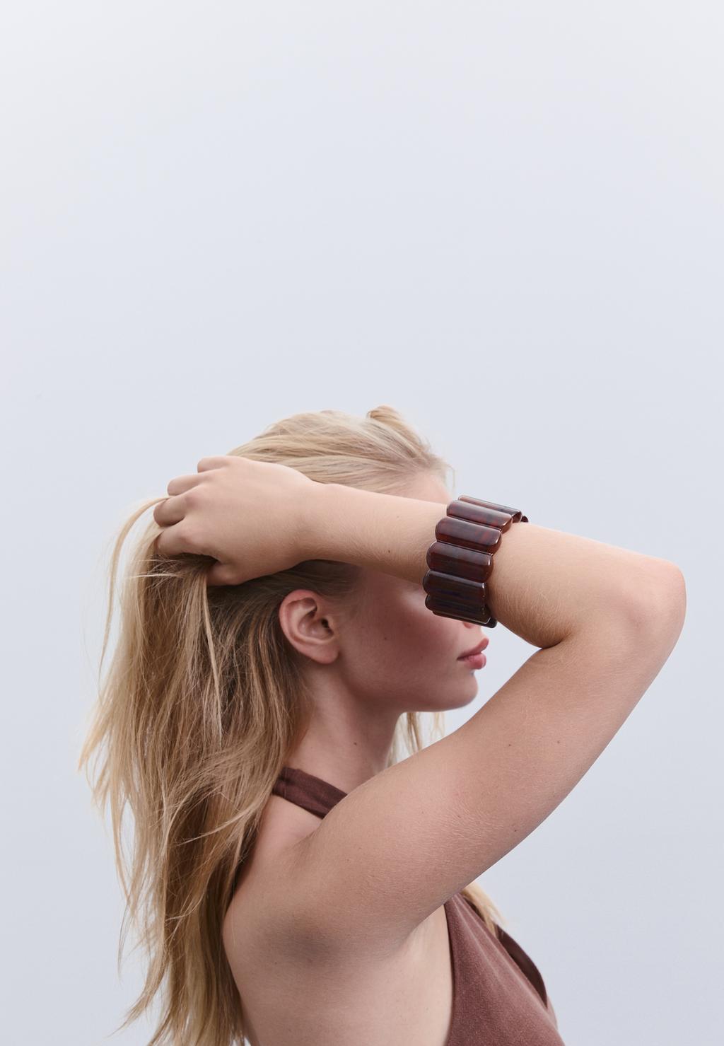 Pulsera rígida relieve