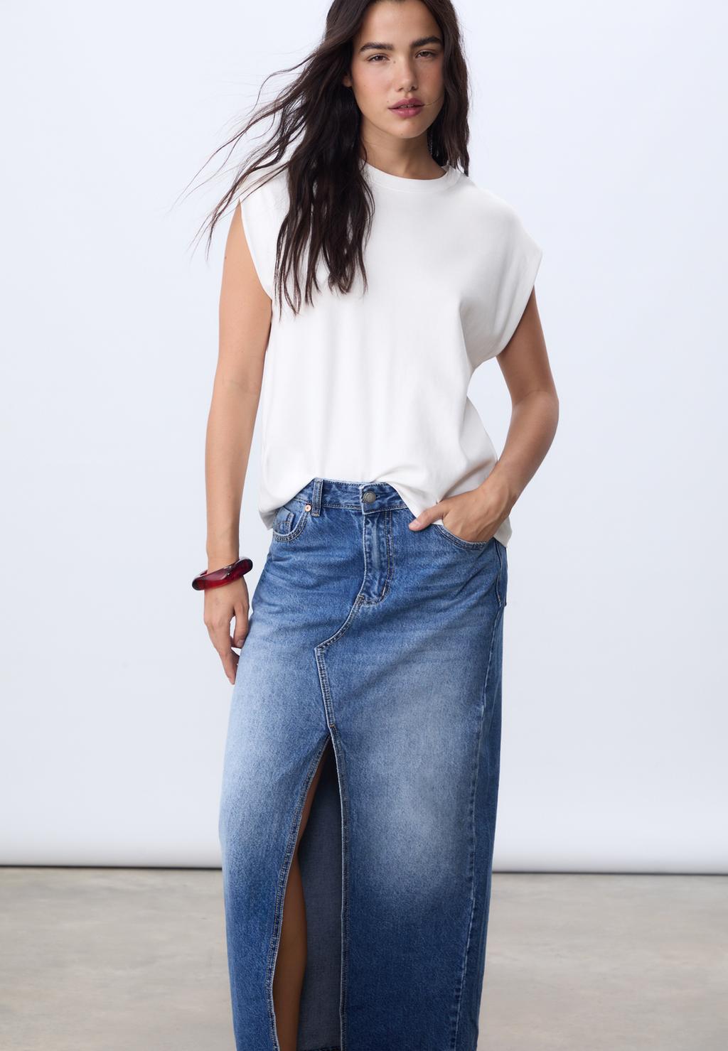 Loose-fitting denim midi skirt