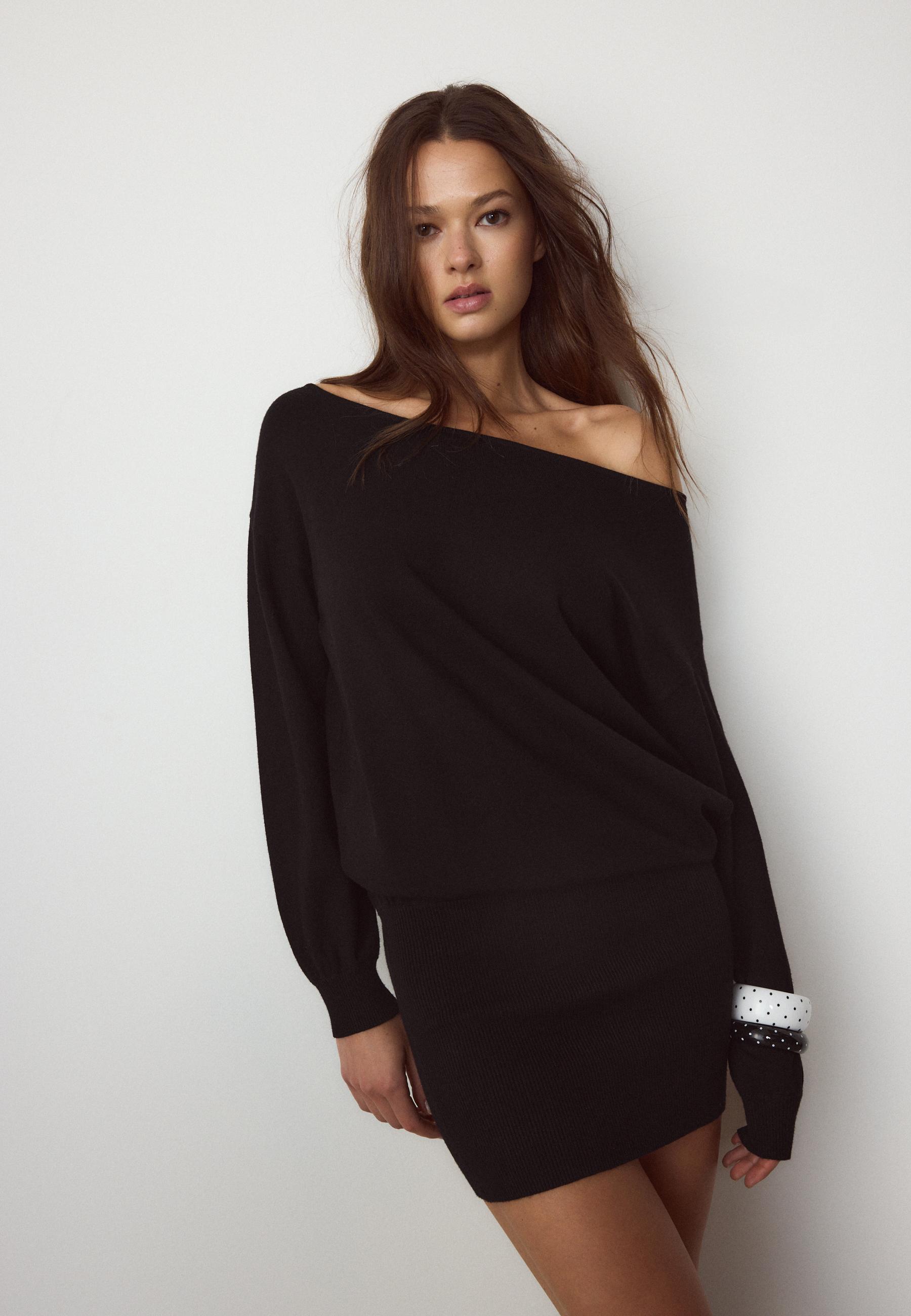 Short boat neck knit dress — Black