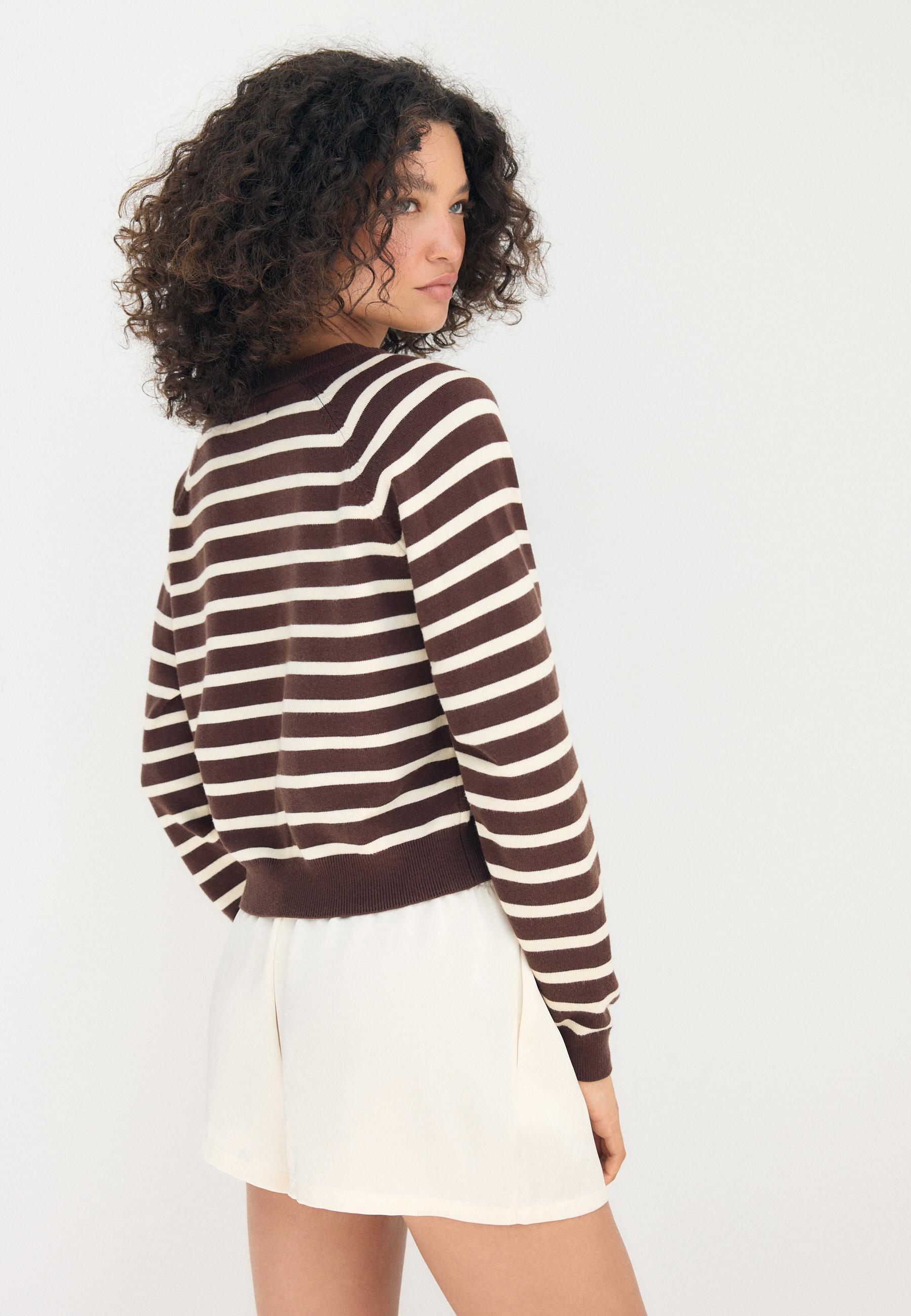 Button-up knit cardigan with raglan sleeves — Brown