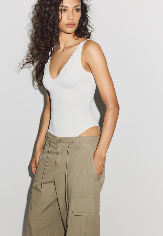 body tirantes escote v