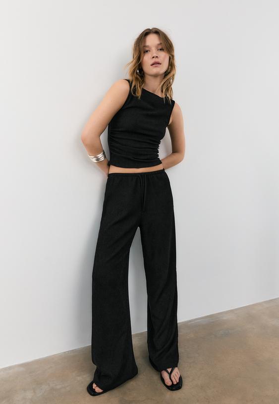 Stradivarius Gathered Texture T-Shirt Black L