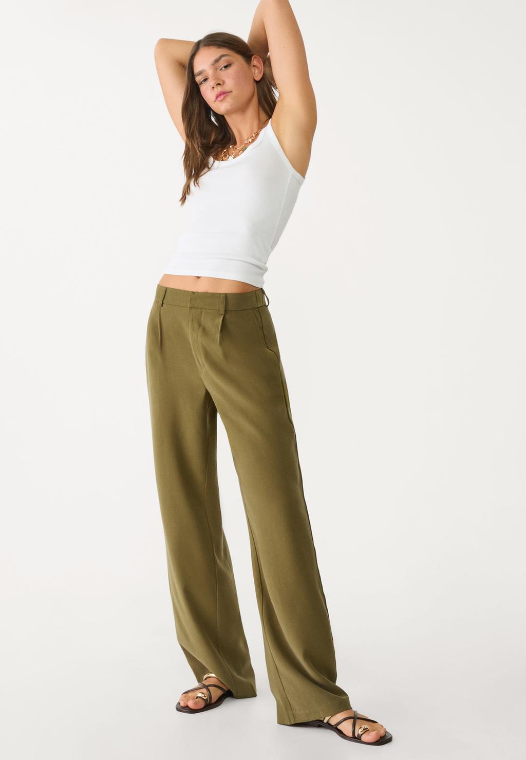 Pantaloni dritti fluidi con pinces
