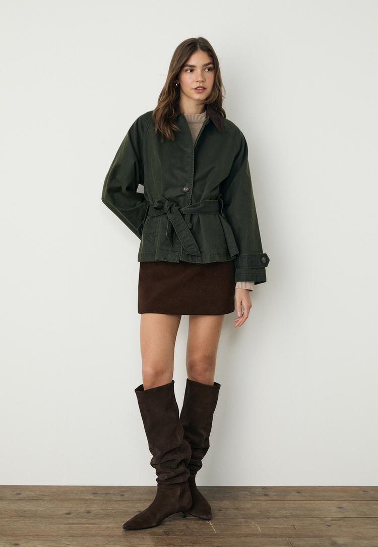 kemerli mumlu gorunumlu ksa trenckot