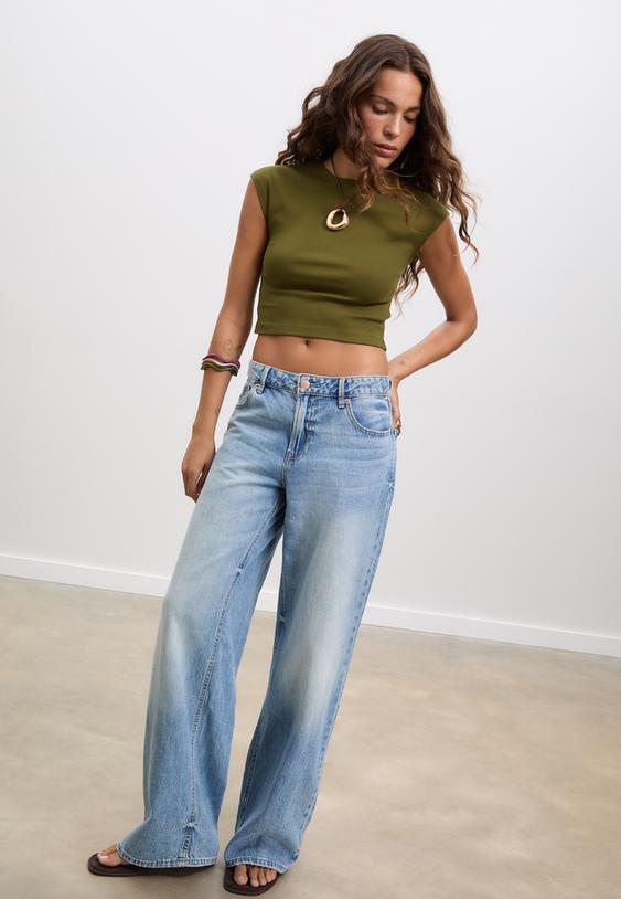 basic-enganliegendes-crop-top