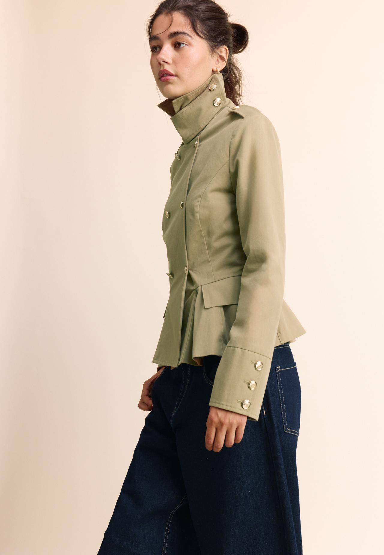 Fitted buttoned blazer — Beige