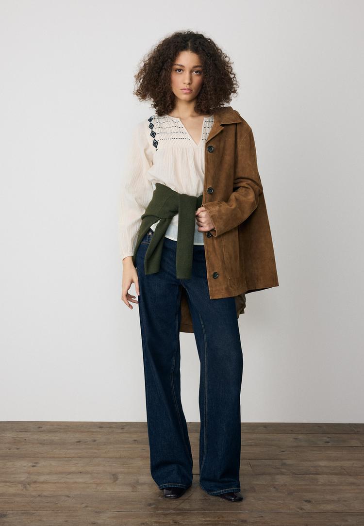 flieende-bluse-mit-stickereien