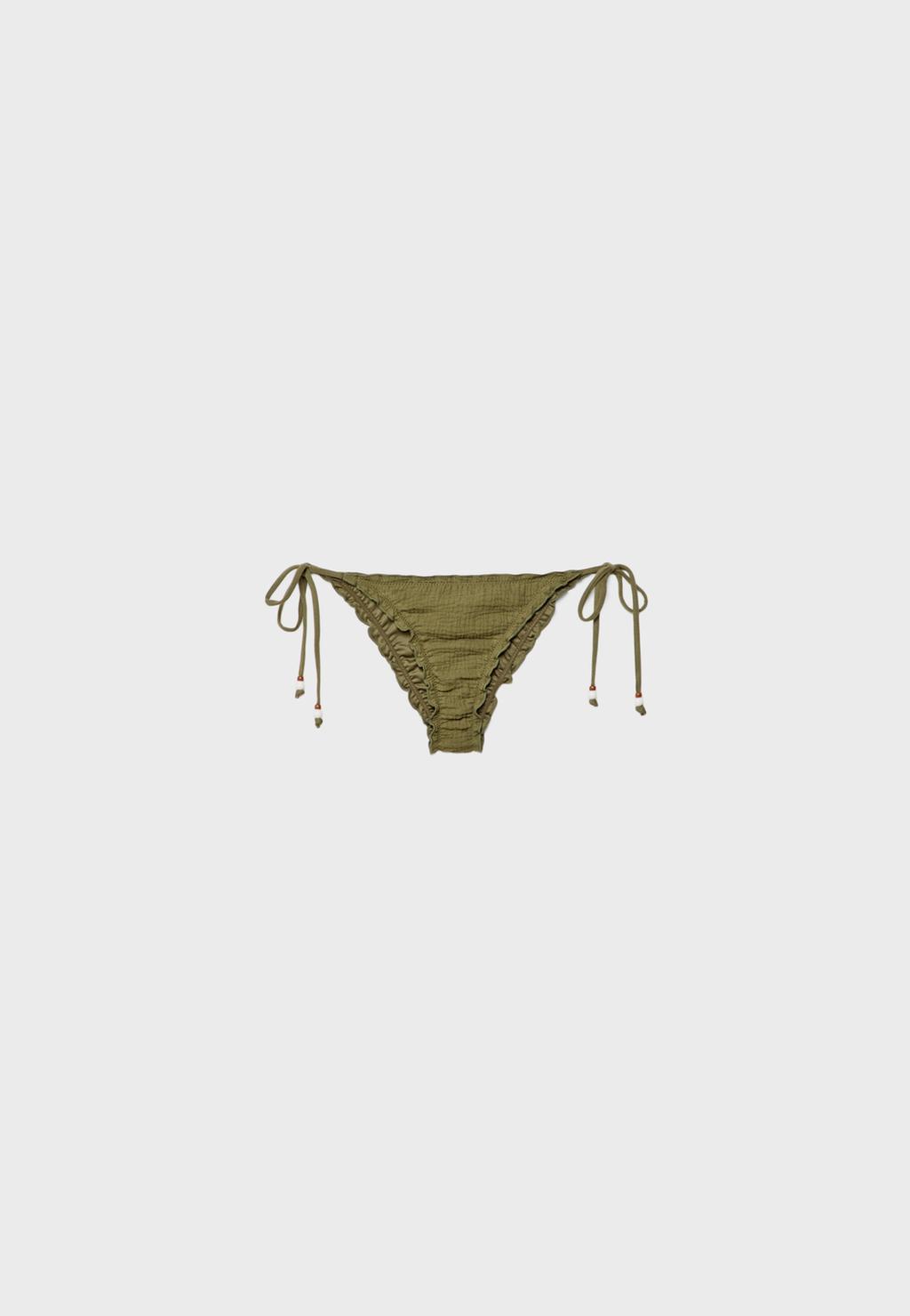 Dokulu Brezilya modeli bikini altı