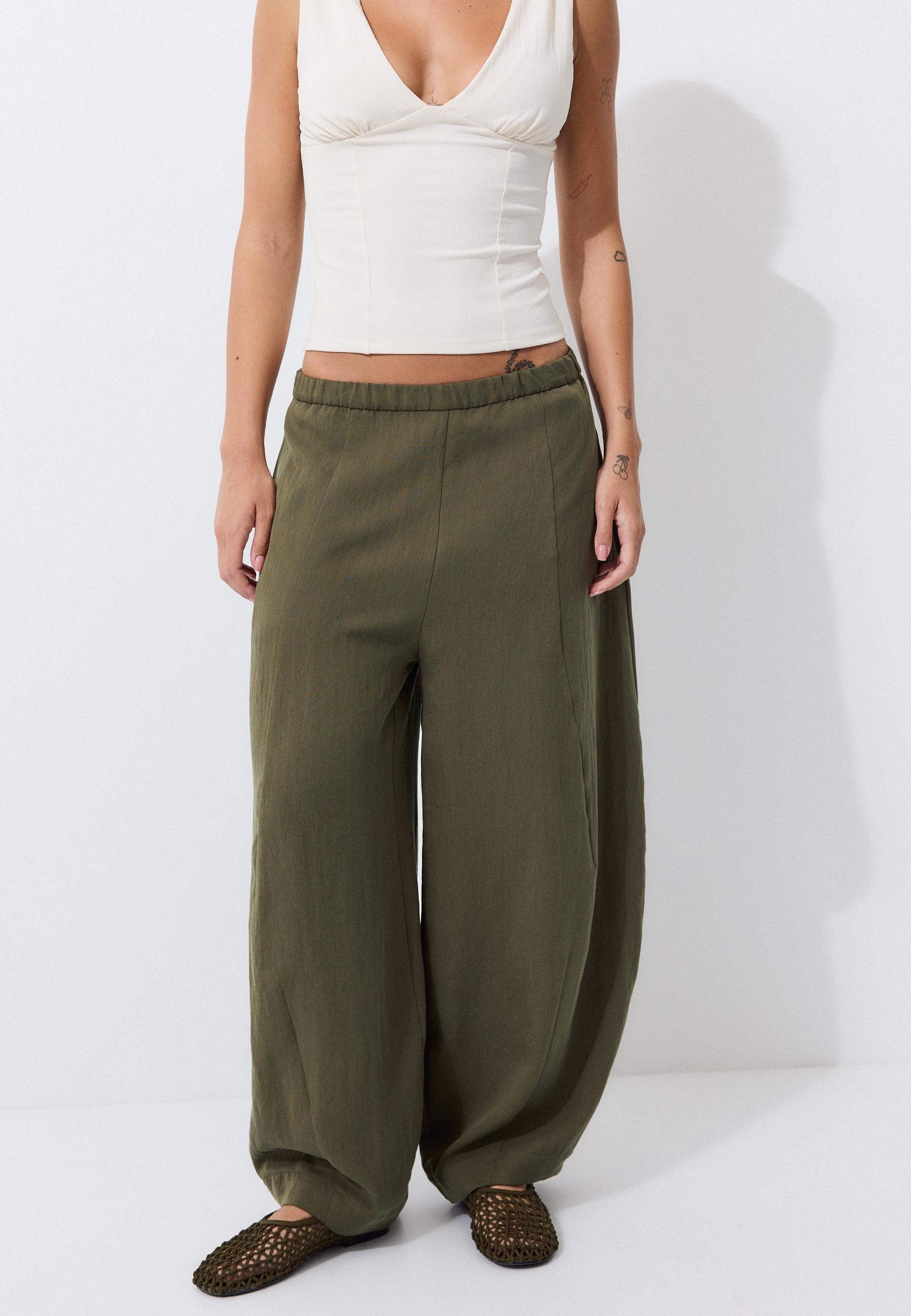 Lyocell-blend barrel trousers — Khaki