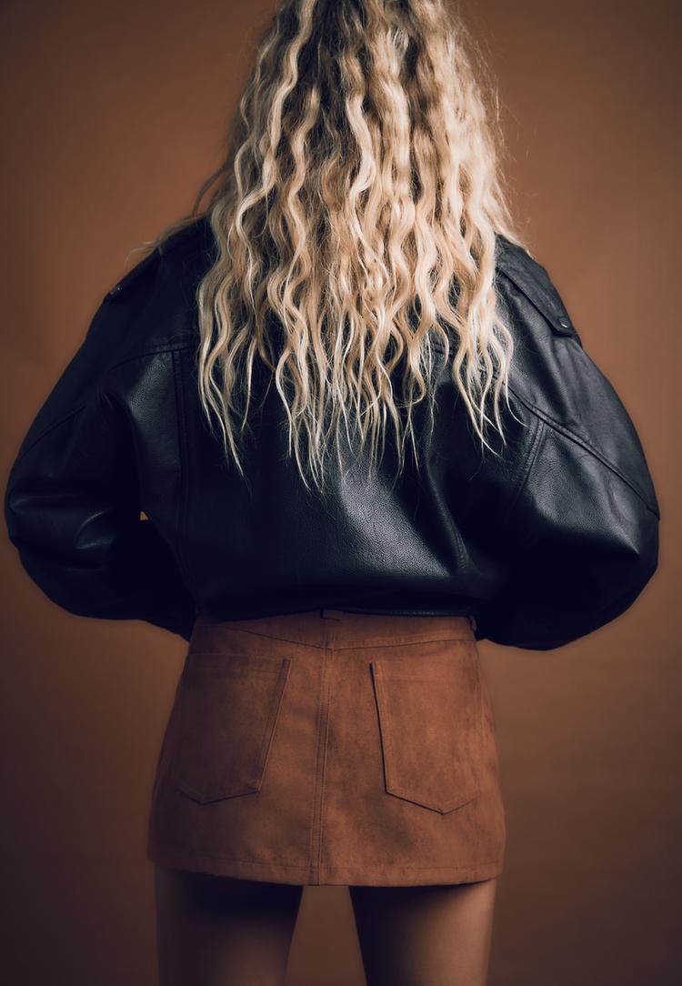 d62 minirokbroek van imitatiesuede