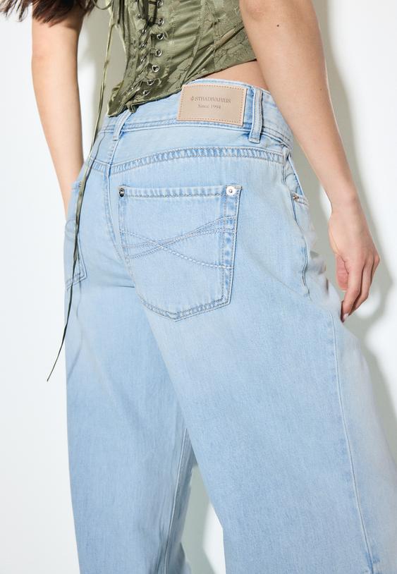 Stradivarius Blugi Talie Joasă Cu Nasture Dublu Efect Prespălat Denim Albastru Mediu Deschis 38