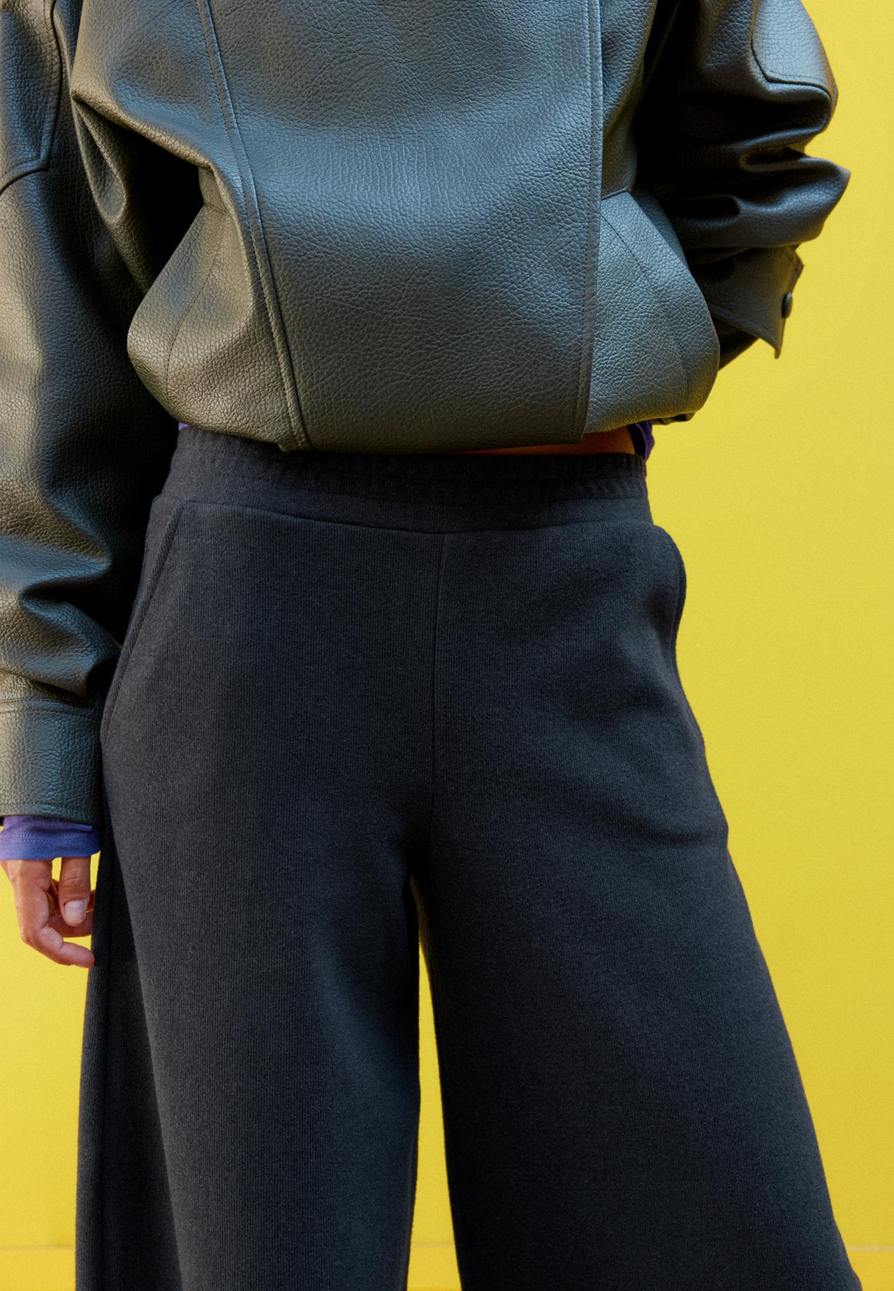 Soft-touch barrel joggers — Dark grey