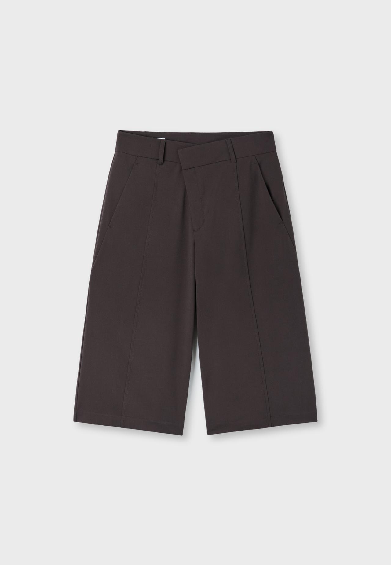 Cross-waist smart Bermuda shorts — Brown