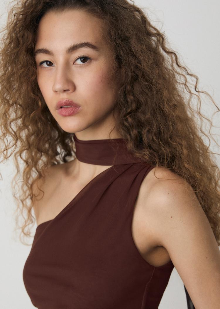 top asimetrico tul panuelo