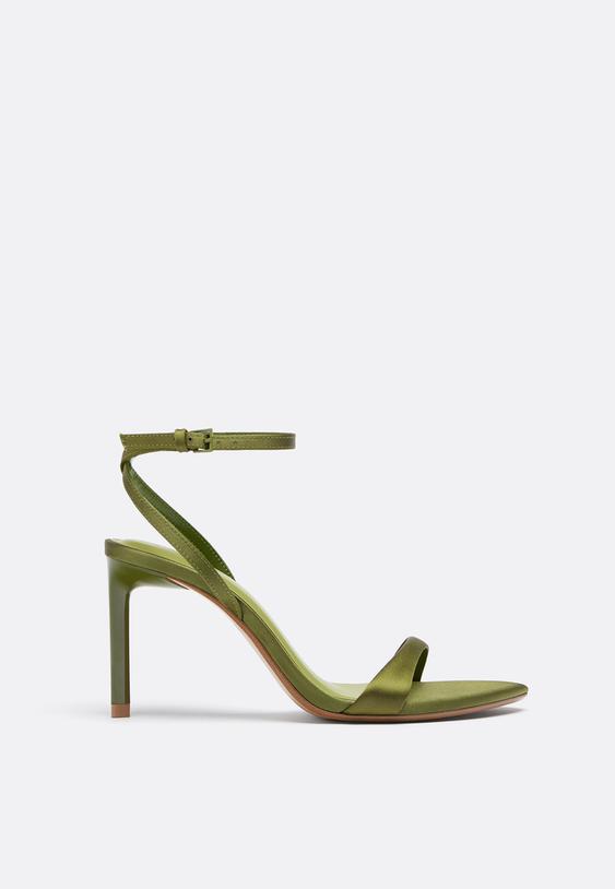 sandalias tacon fino efecto satinado