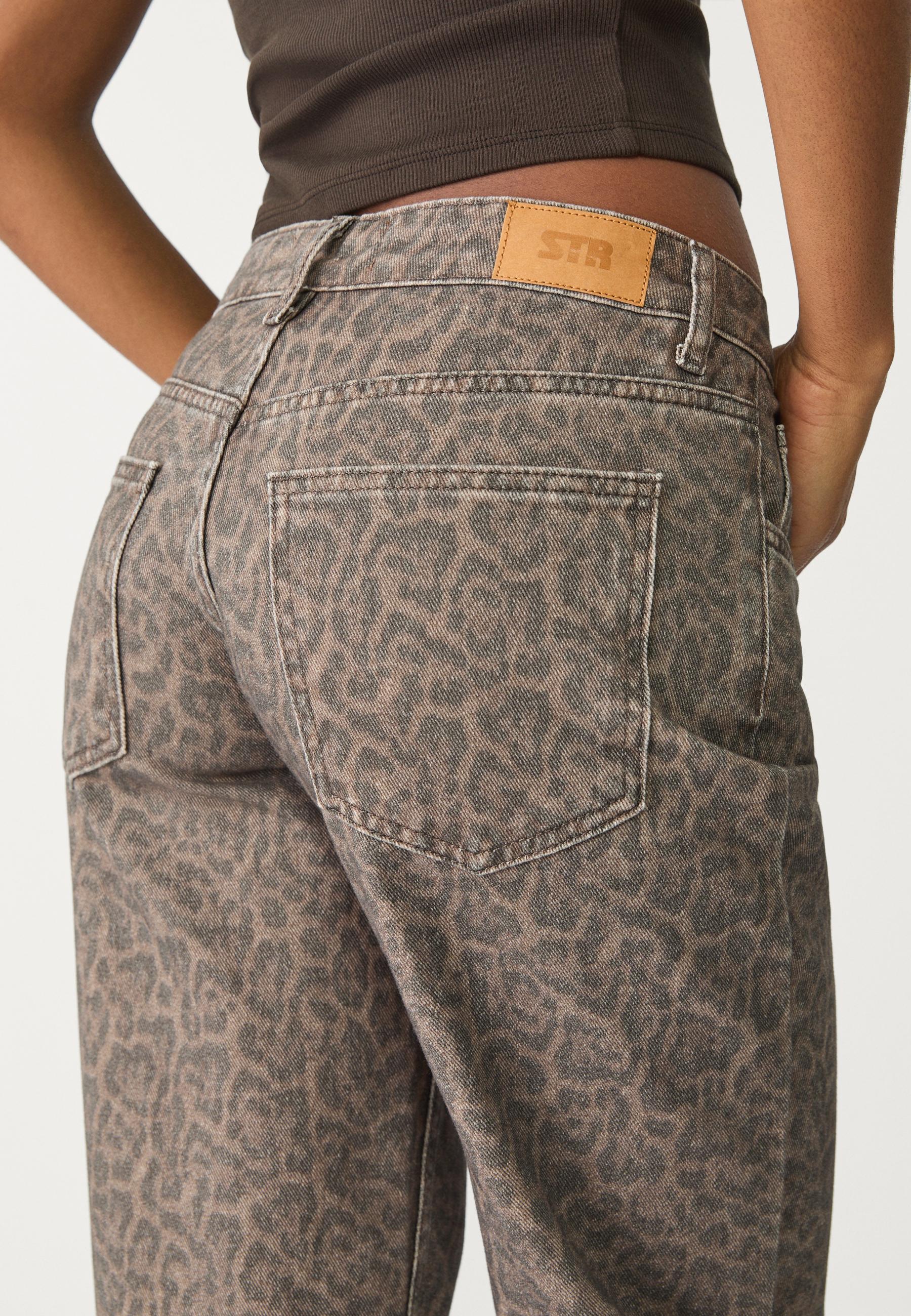 Straight leopard print trousers - Women's fashion Straight leopard print trousers - Women's fashion