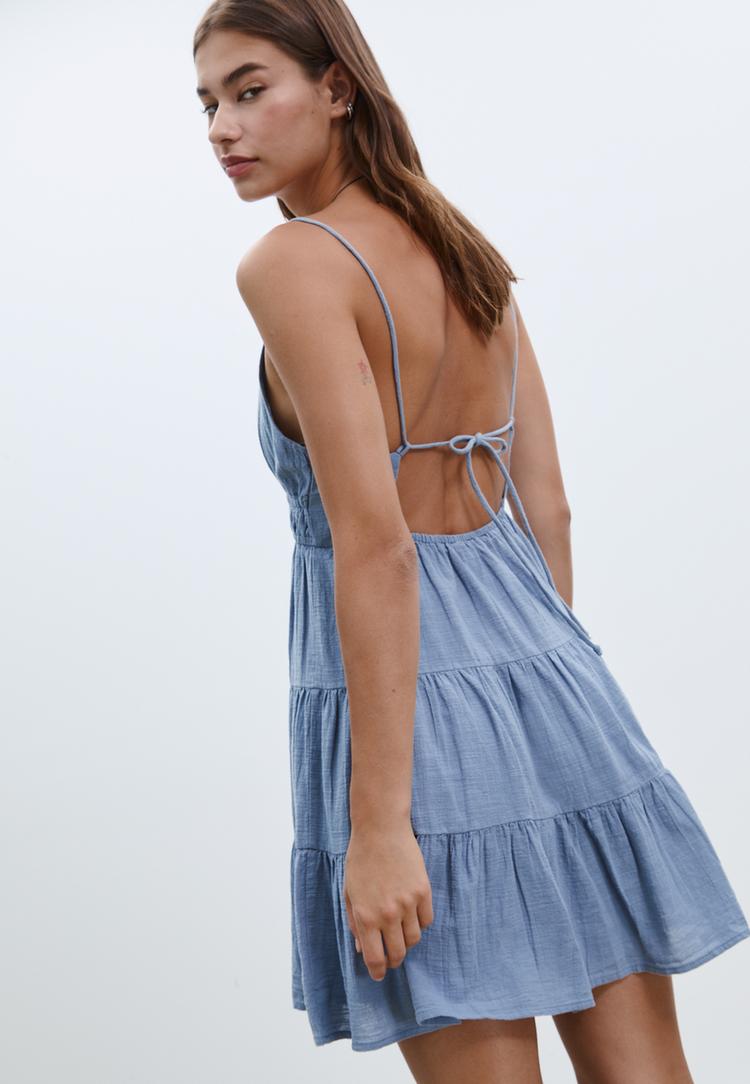 vestido fluido corto lazada espalda