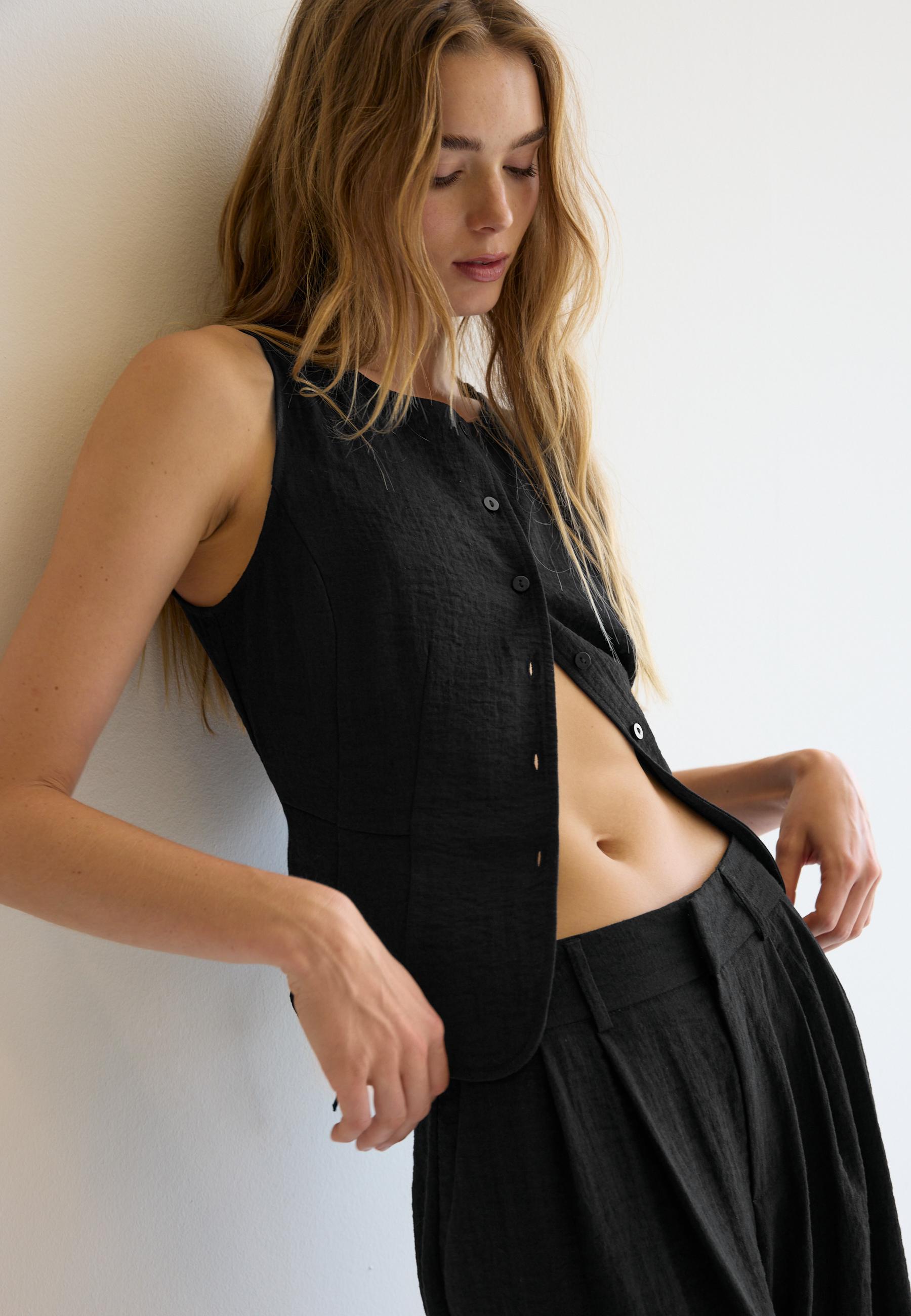 Buttoned waistcoat — Black
