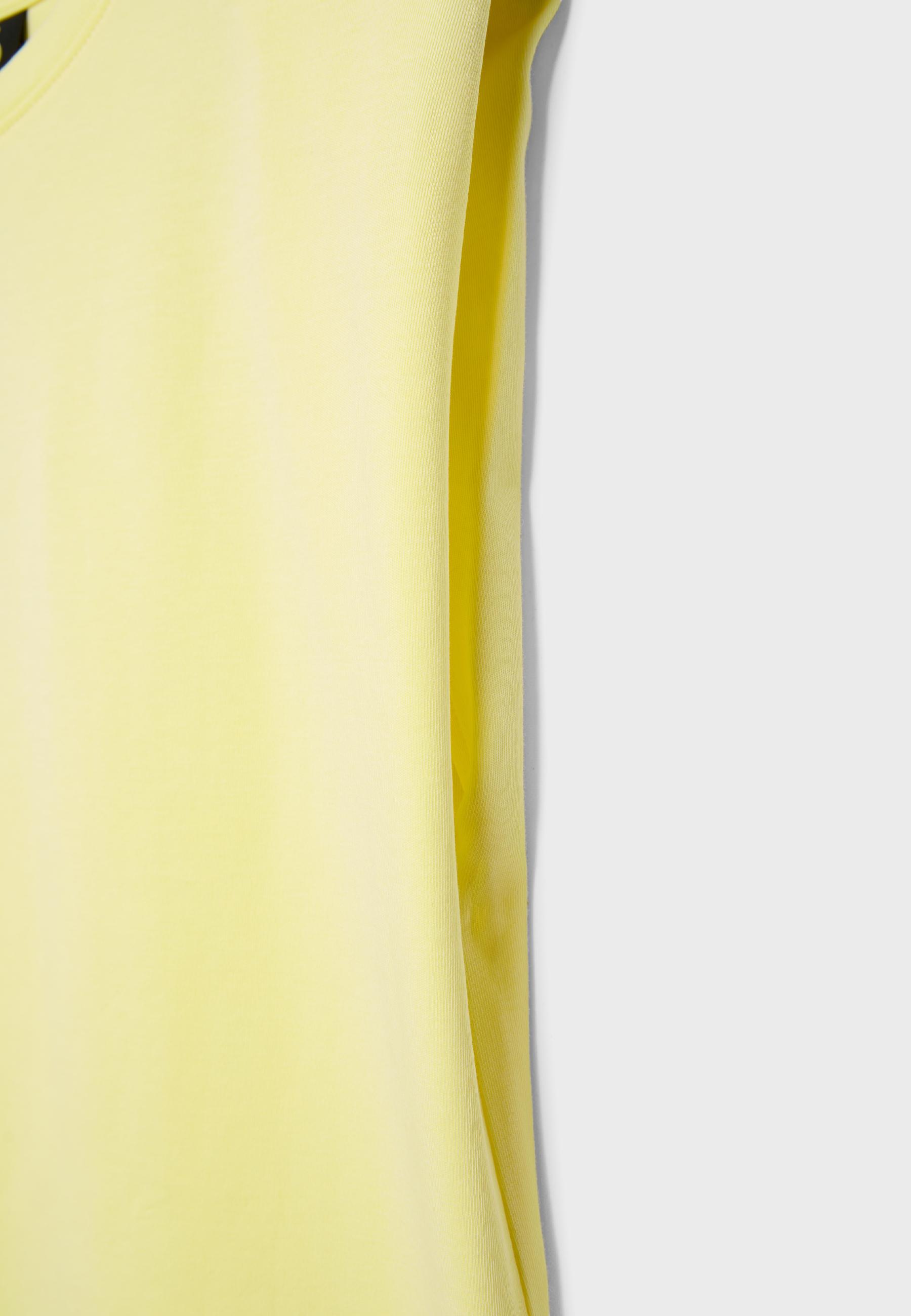B05 Padded shoulder basic T-shirt — Pastel yellow