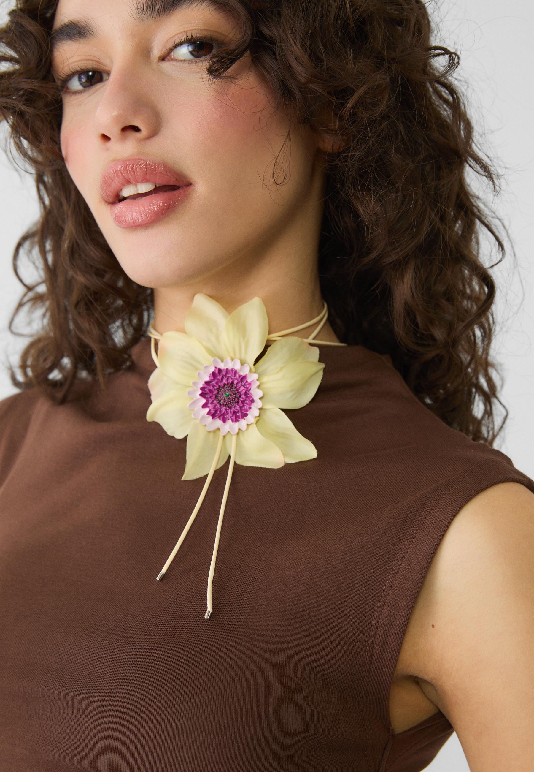 Floral choker - Women's fashion | Stradivarius United States