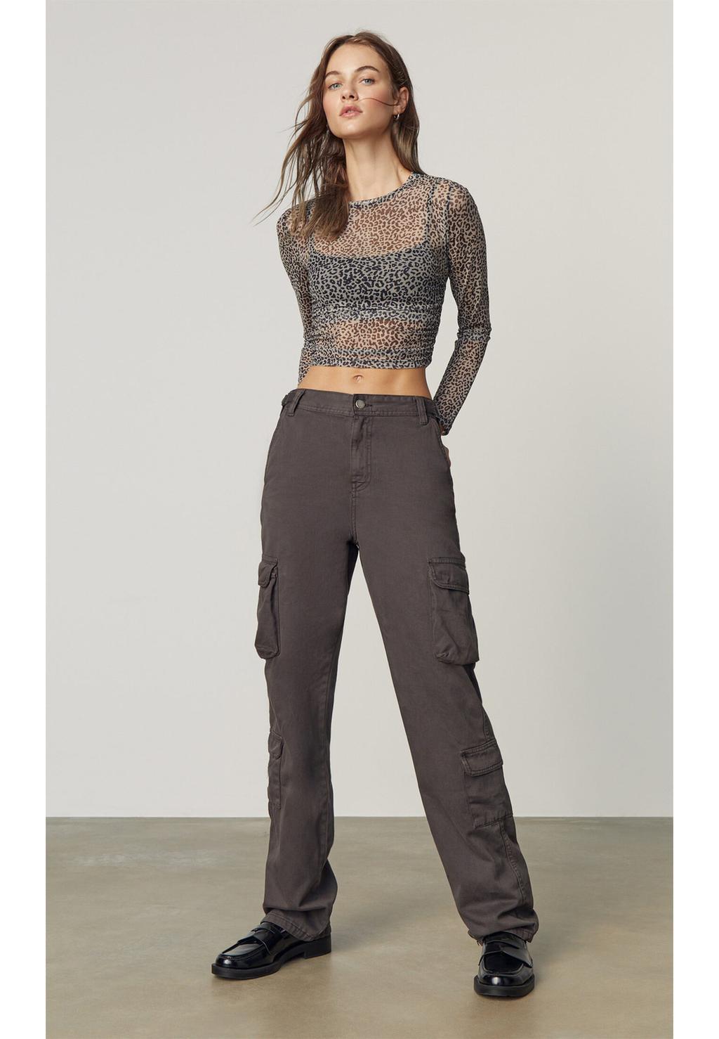 Adjustable waist cargo trousers