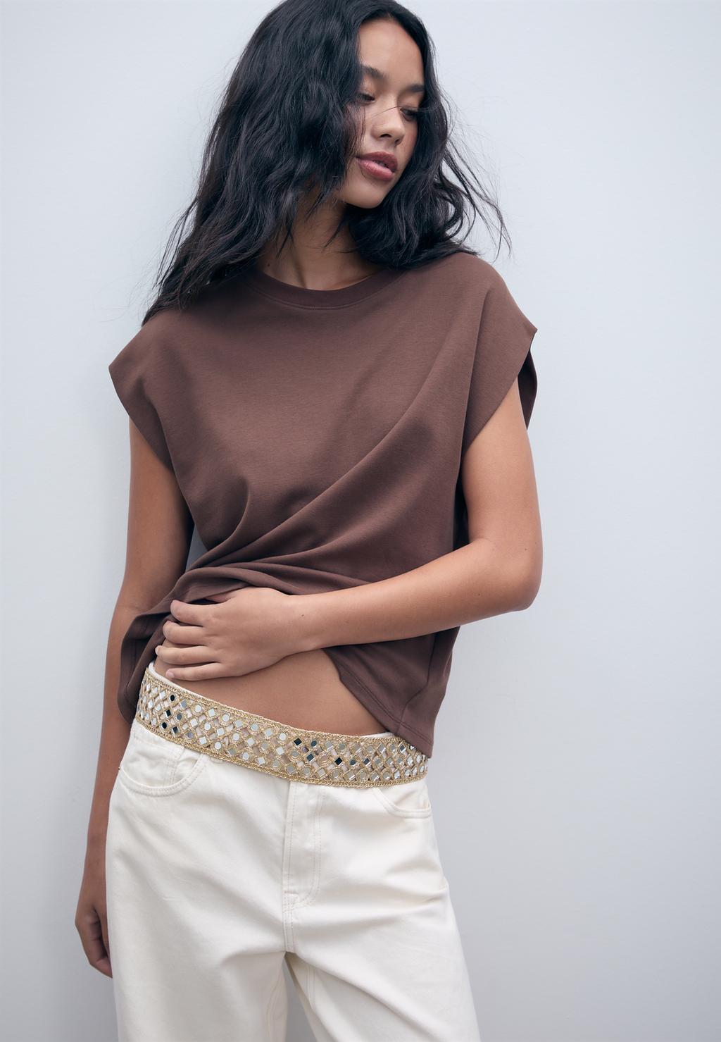 Belt with mirrors