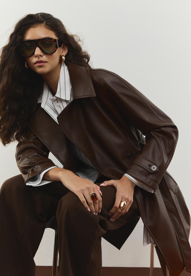 trench largo efecto piel
