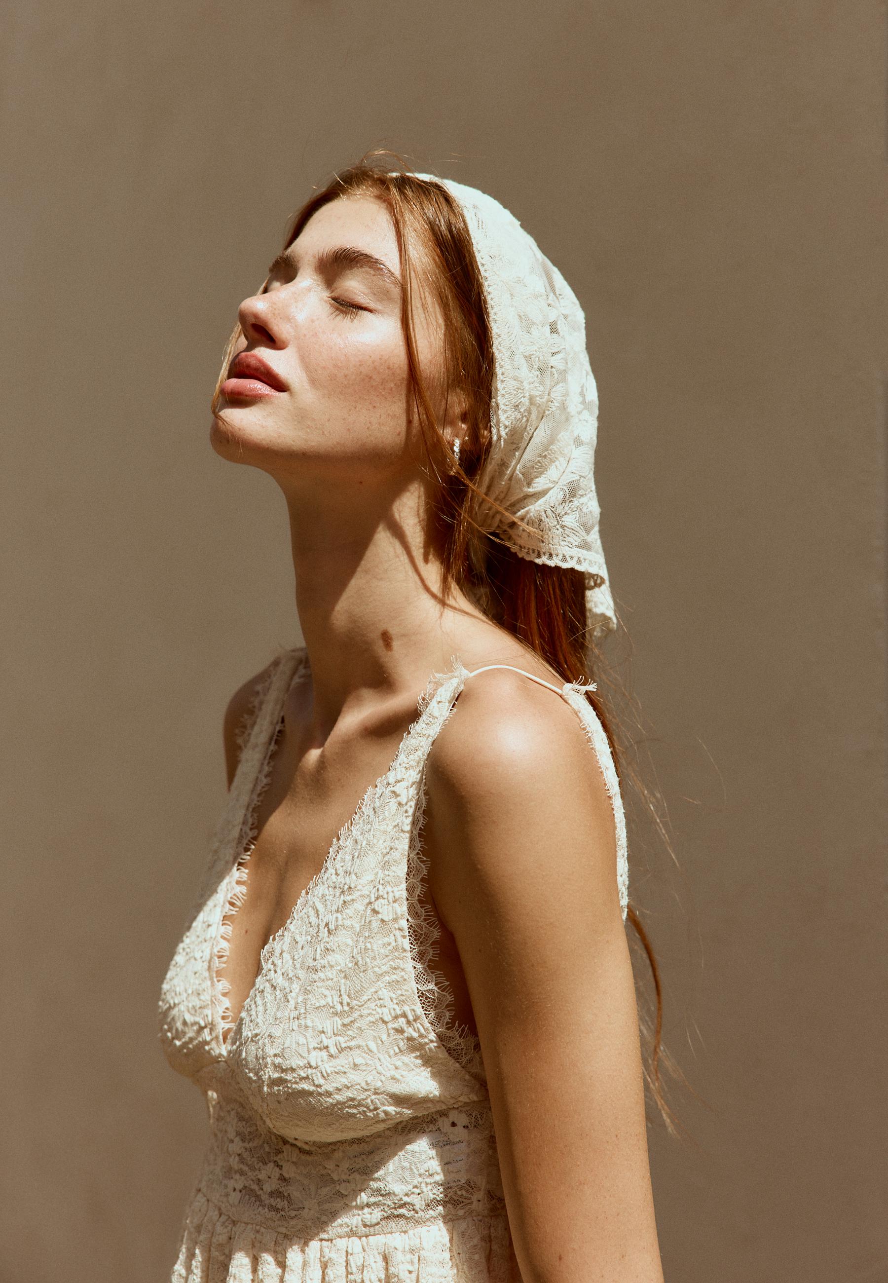 Embroidered lace sarong — Ecru