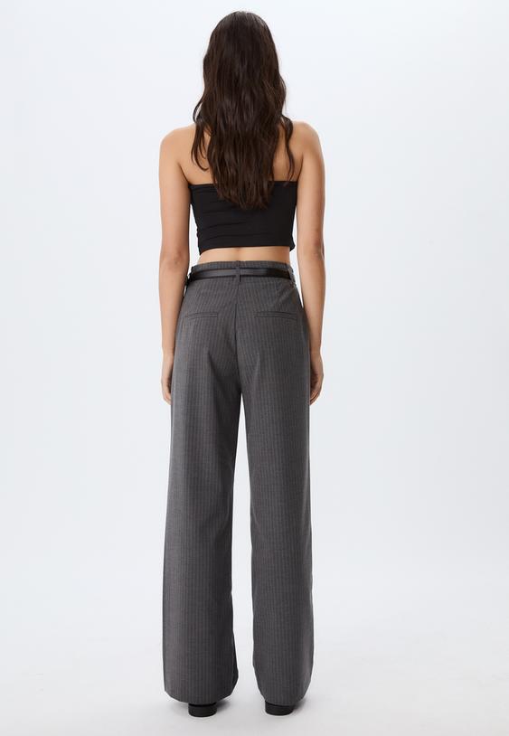 Stradivarius Soepelvallende Rechte Broek Met Ceintuur Grijs Melange 32