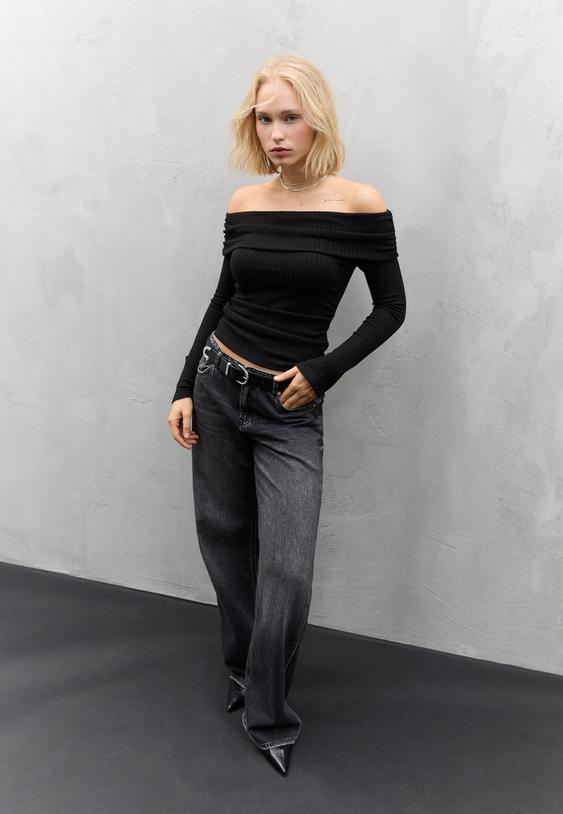 geruschtes-stricktshirt-mit-cutouts-an-den-schultern