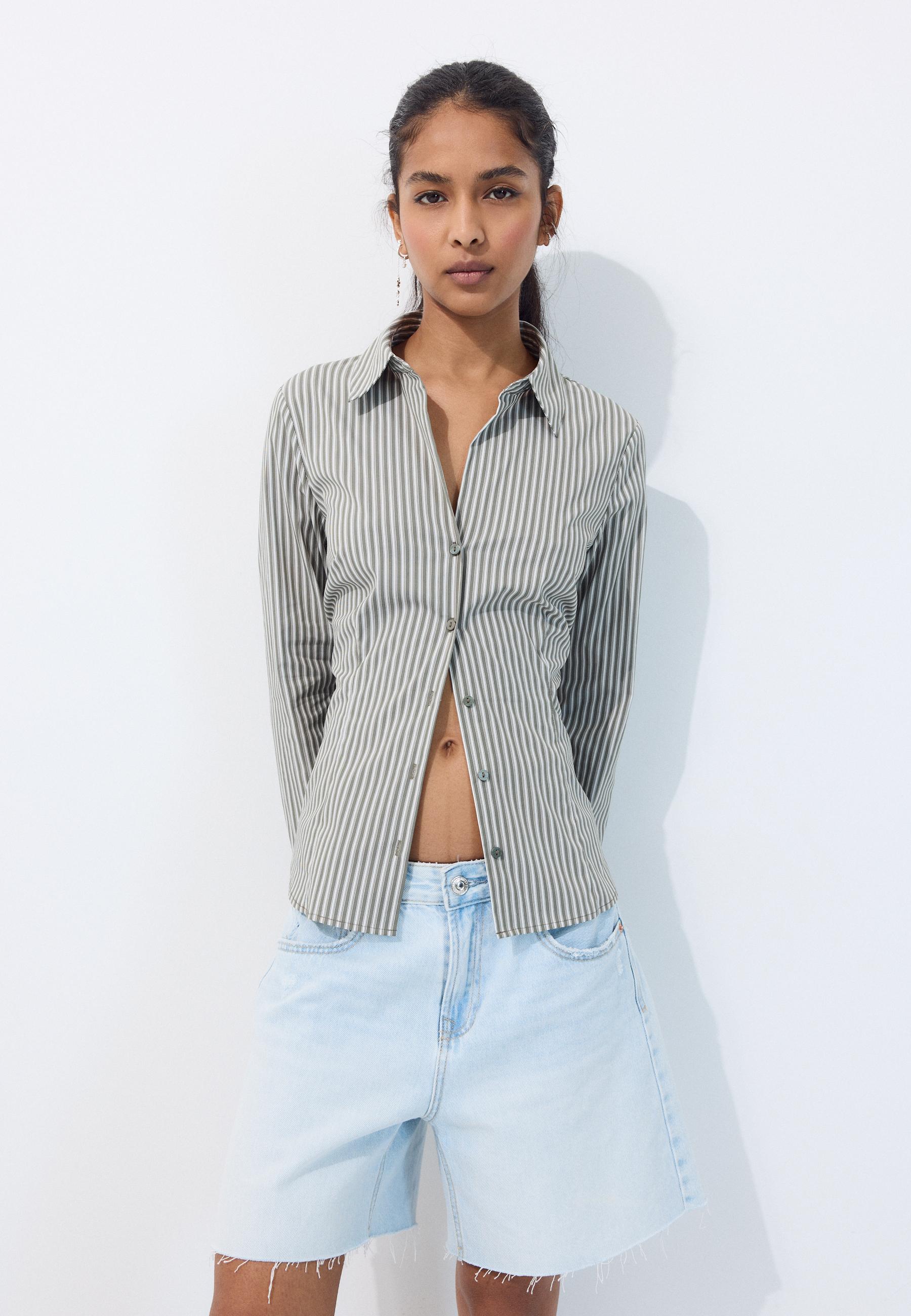 Fitted basic shirt — Khaki