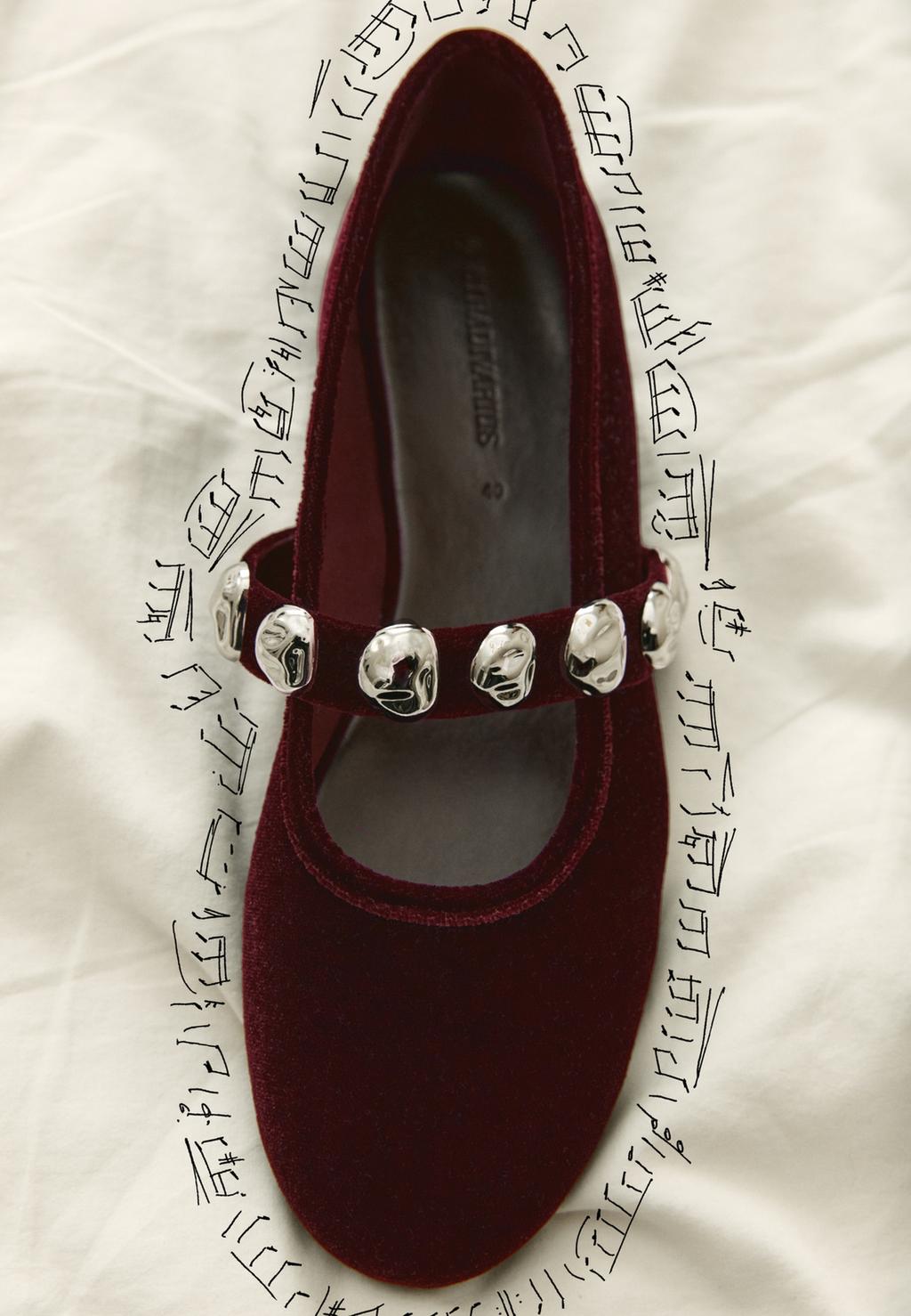 Velvet-effect ballet flats with studs