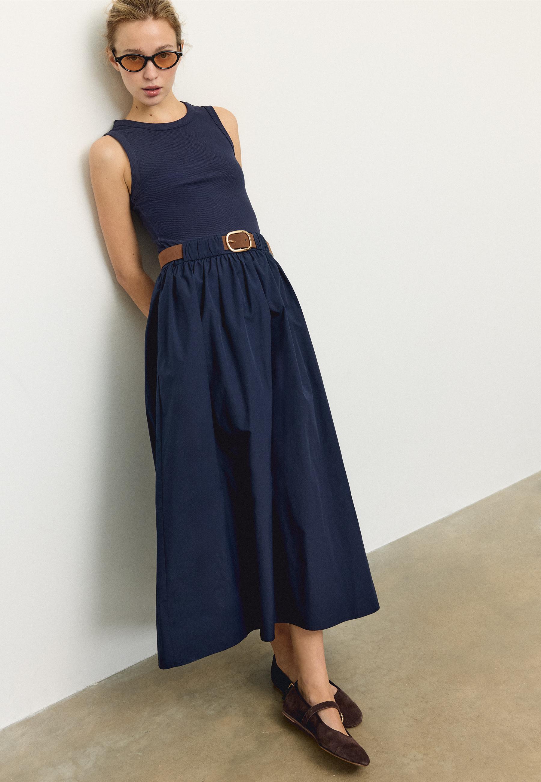 Kolsuz iki malzemeli kemerli midi elbise