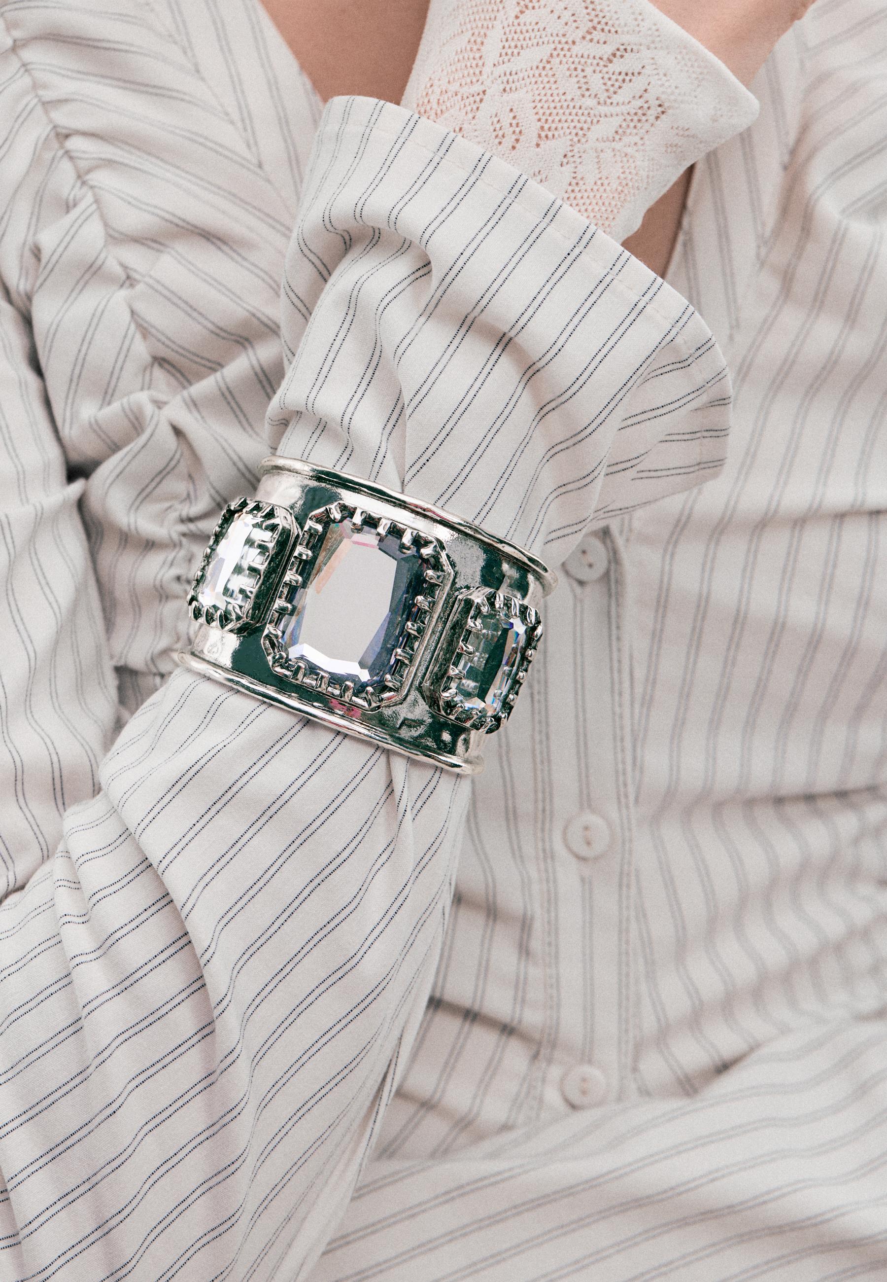 Jewel cuff — Grey