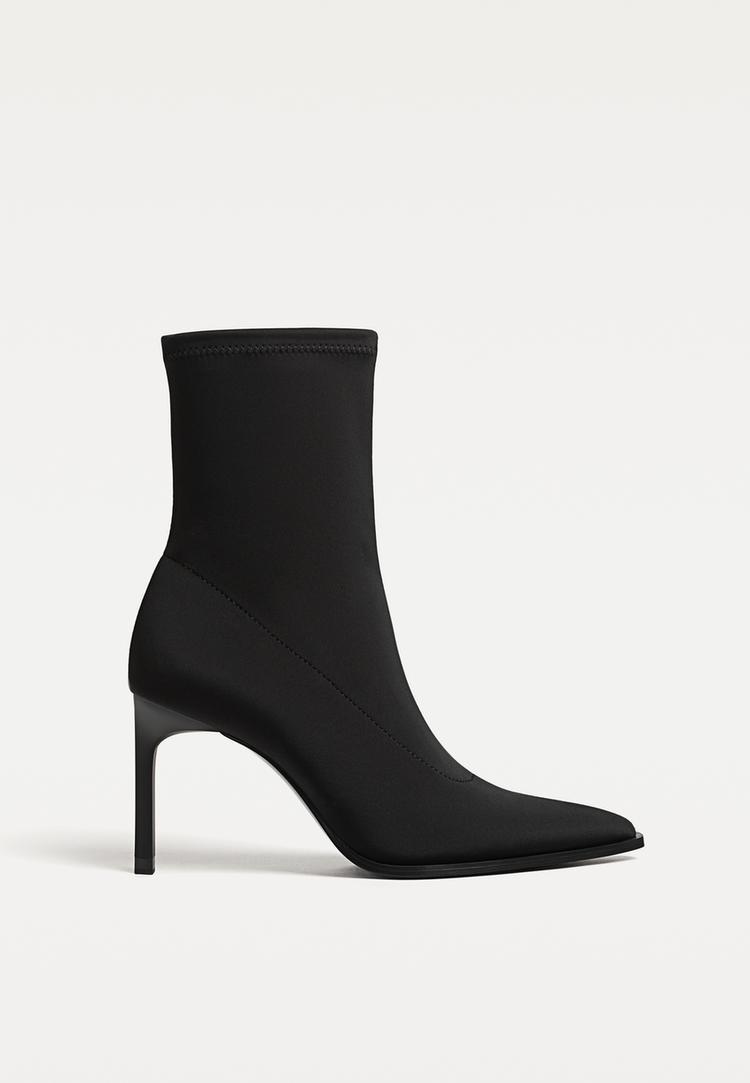 stiletto topuklu kumas bilekte bot