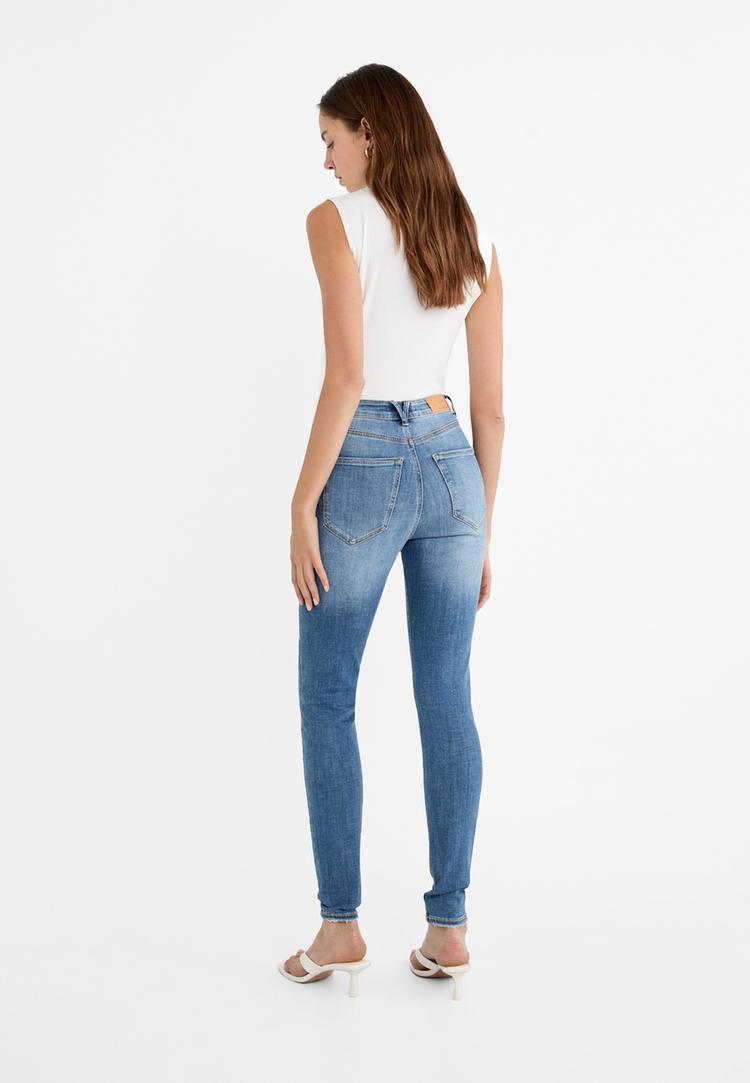 d09-skinny-jeans-mit-sehr-hohem-bund