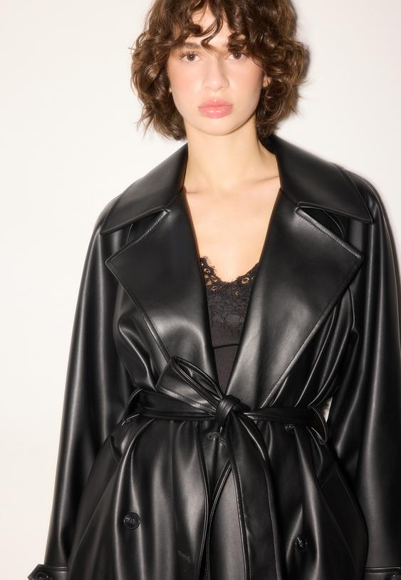 trench largo efecto piel