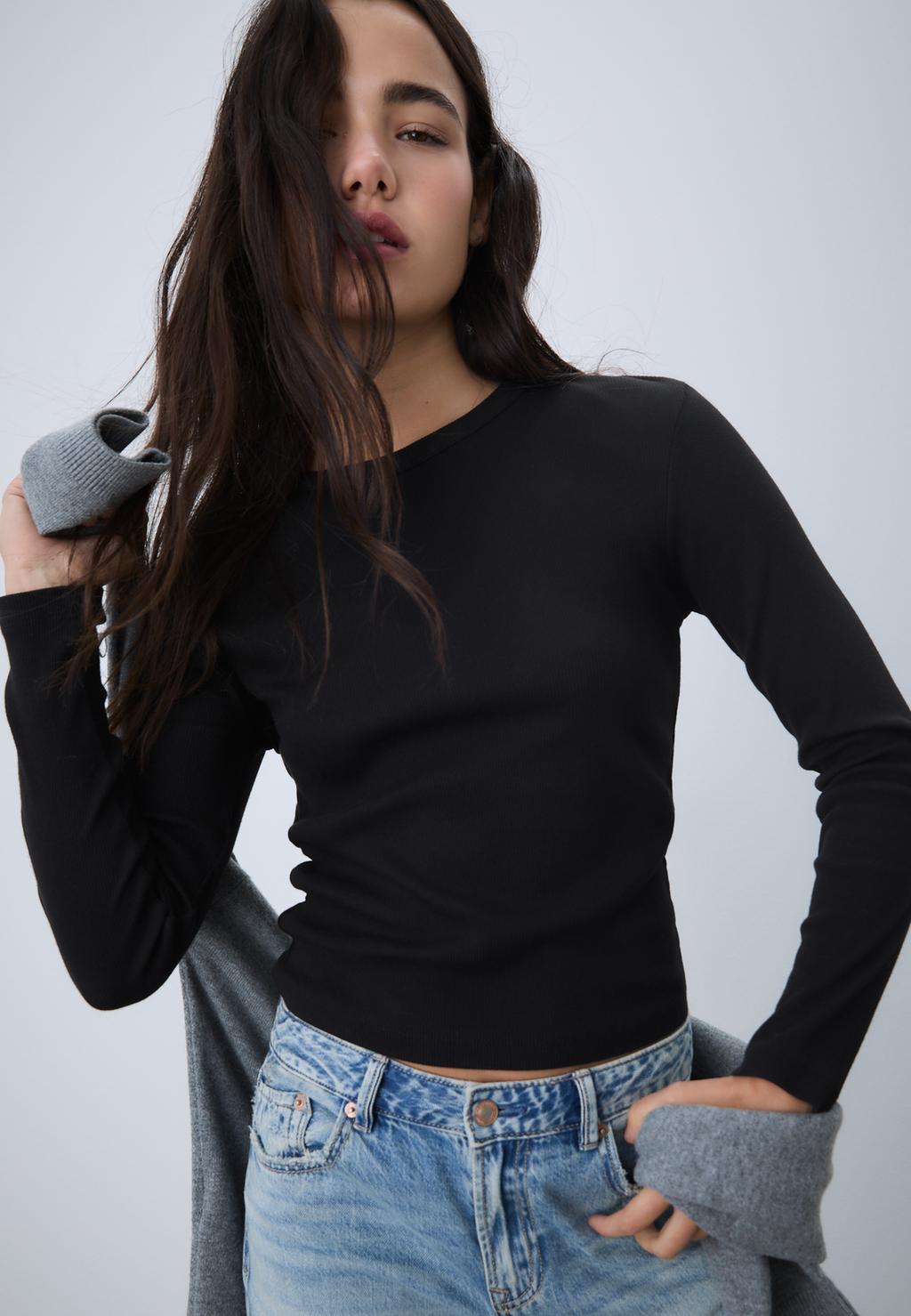 Bluzë me mëngë të gjata me kanal