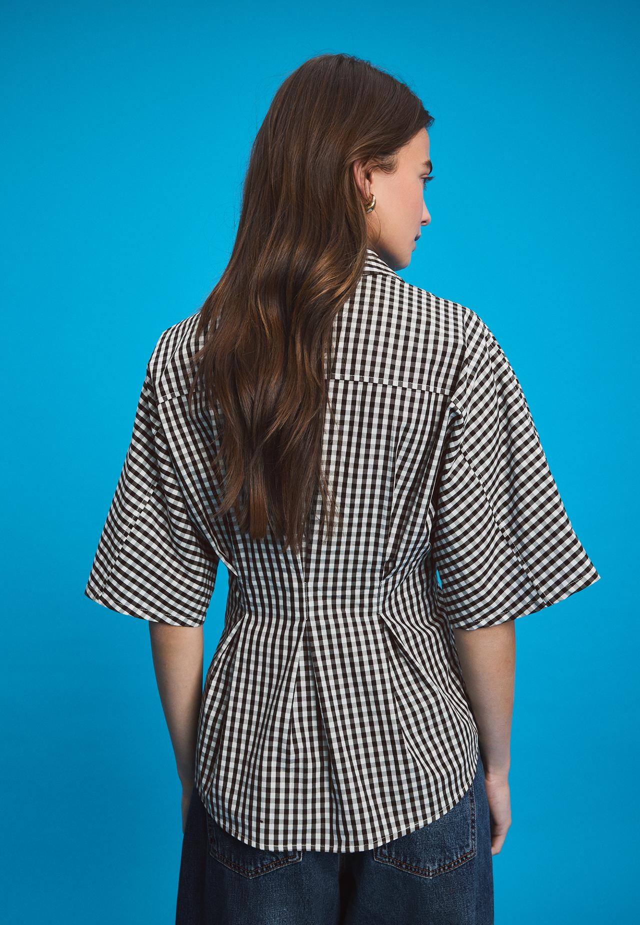 Fitted kimono sleeve shirt with pleats — Ecru