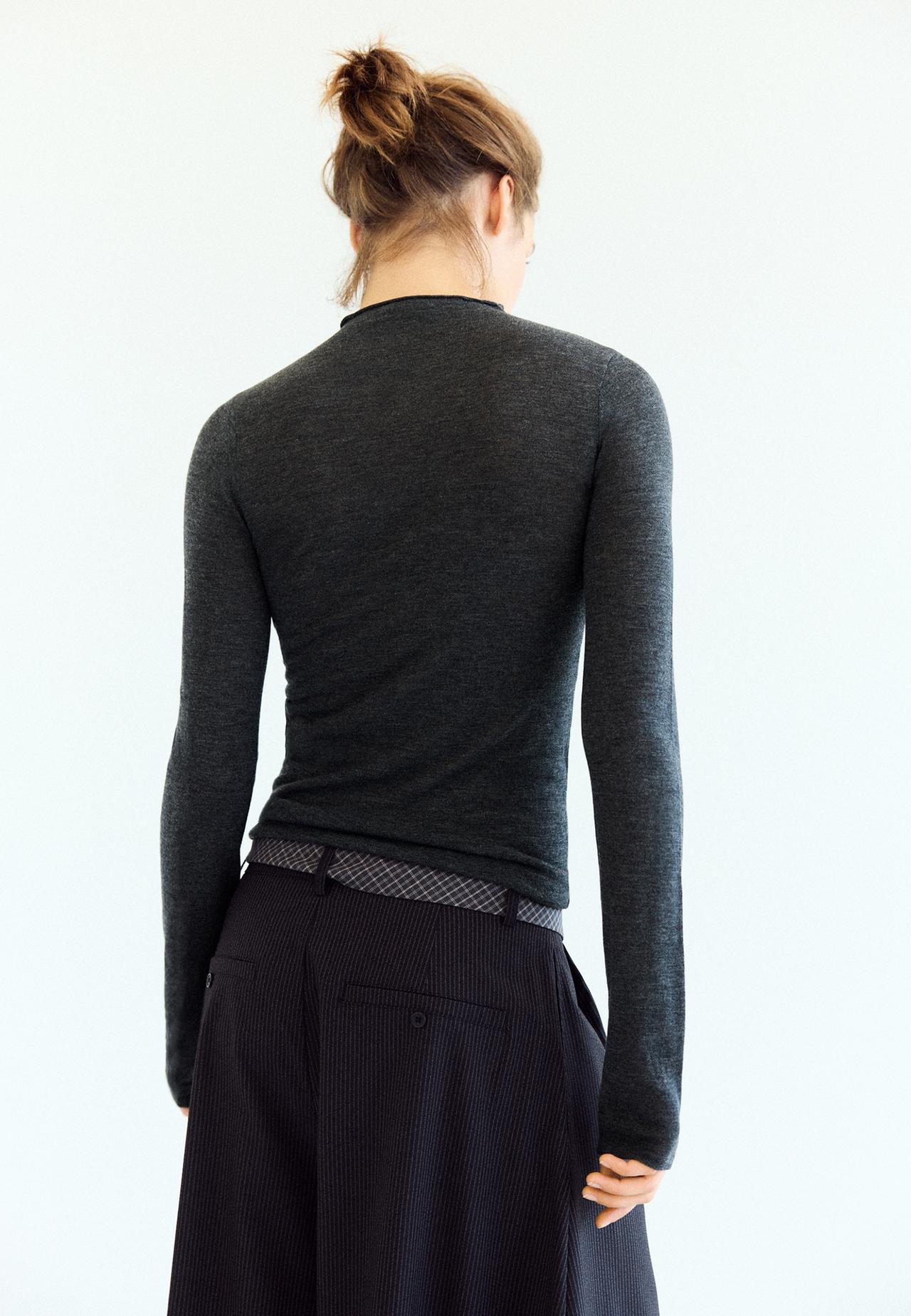 Basic wool silk mock neck jumper — Dark grey
